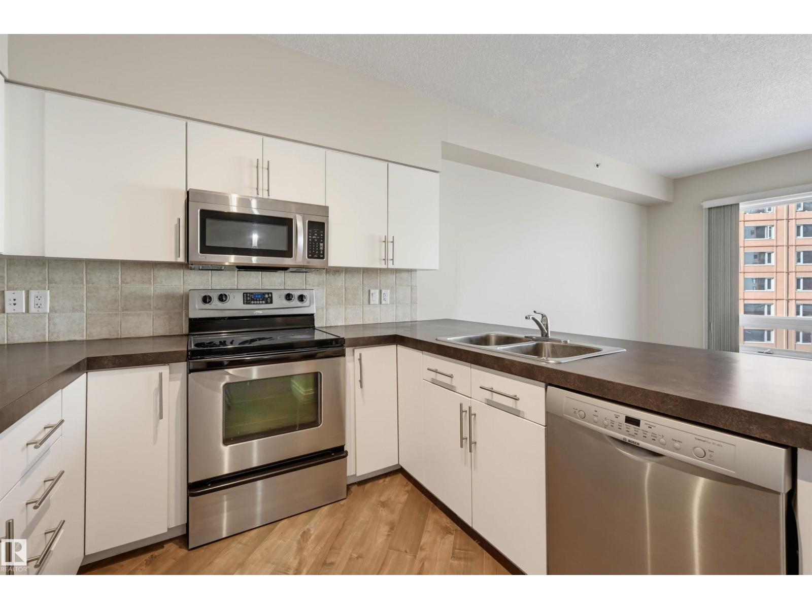 #801 10136 104 St Nw Property Photo 13