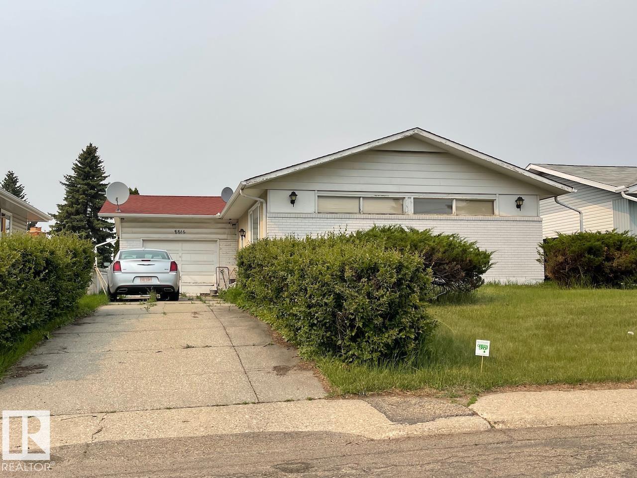 8816 137 Av Nw Property Photo 1