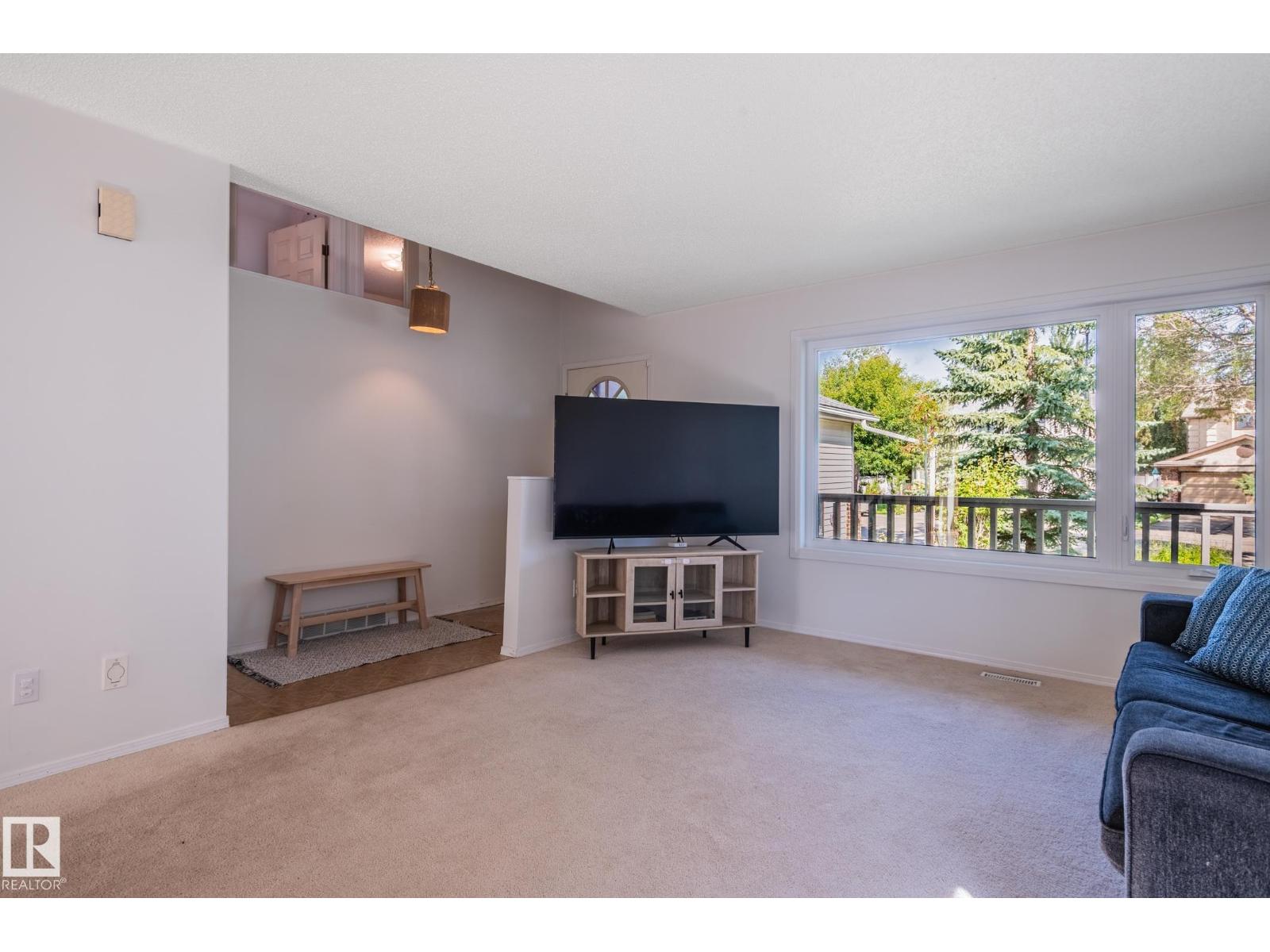 435 Ormsby Rd W Nw Property Photo 6
