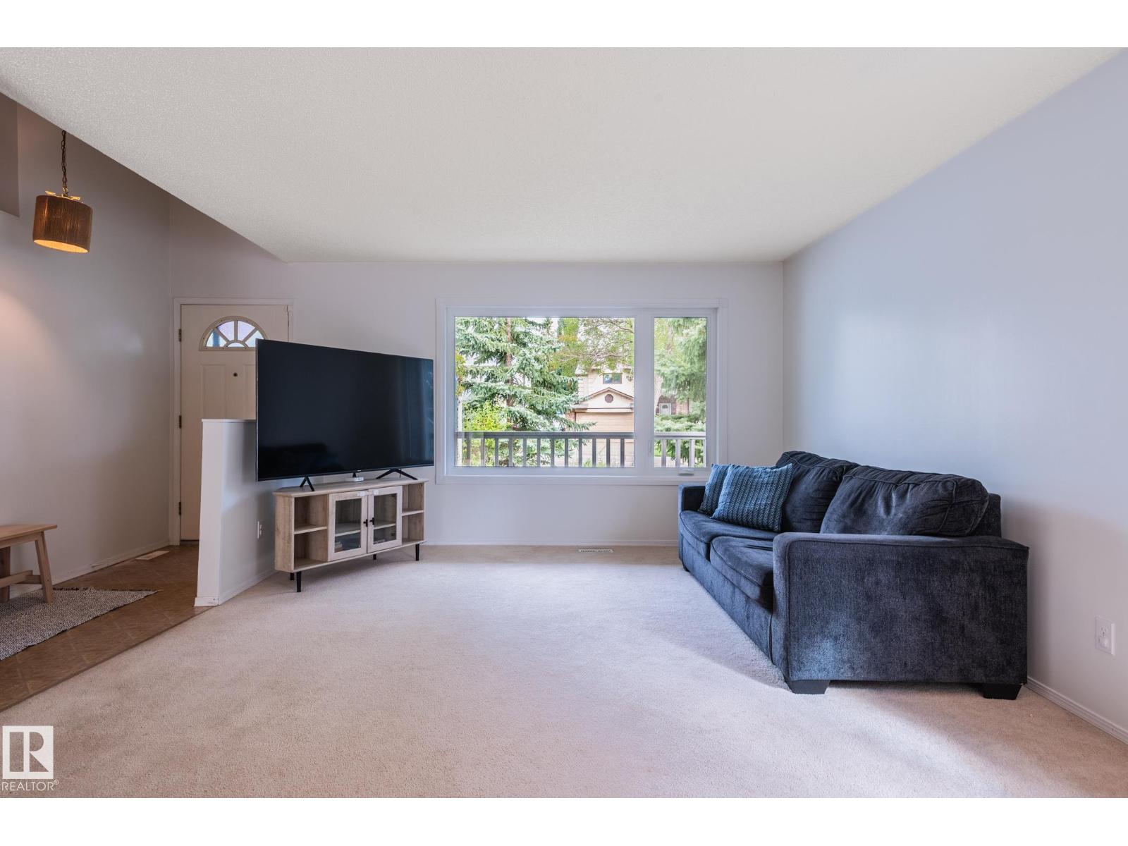 435 Ormsby Rd W Nw Property Photo 8