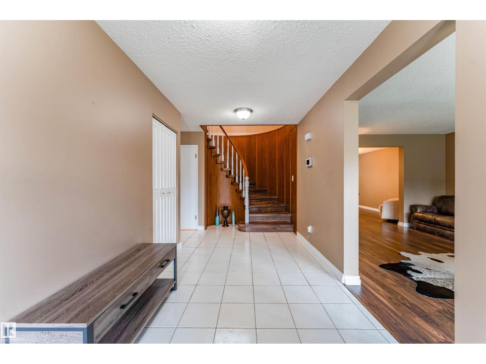 190 Gariepy Cr Nw Property Photo 3