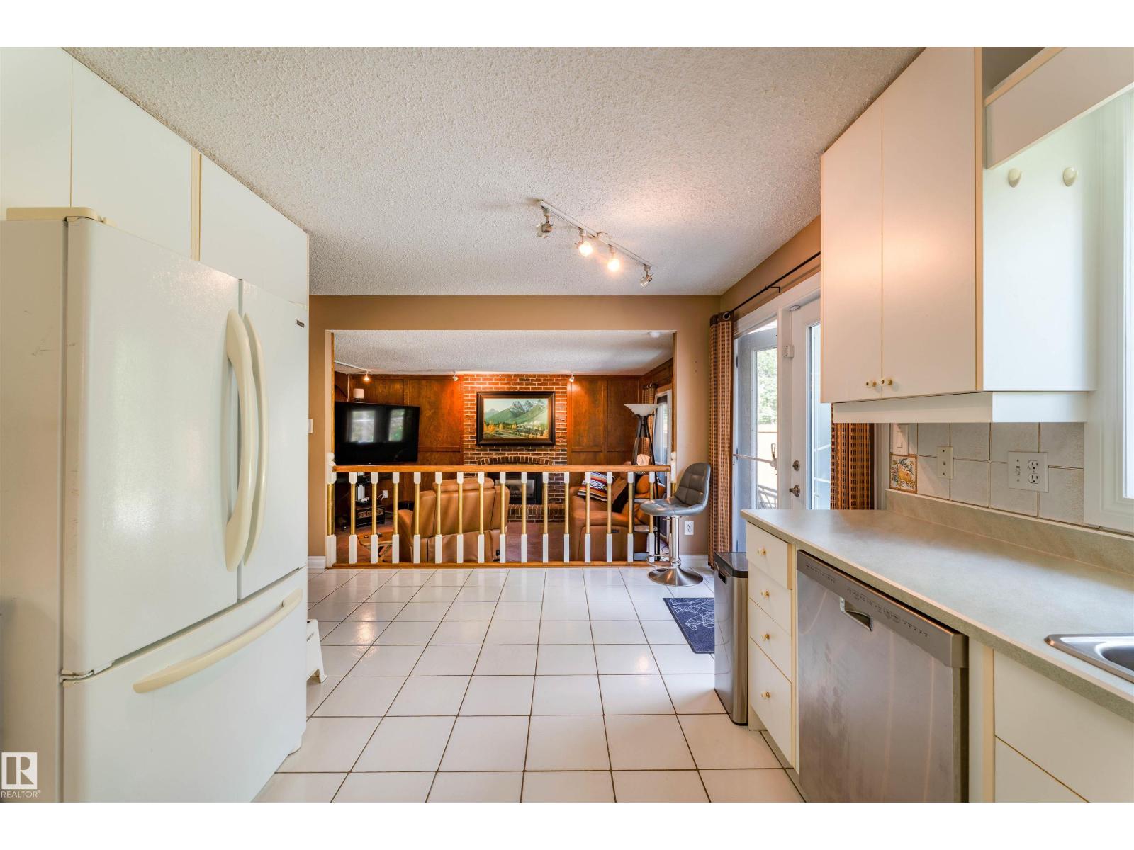 190 Gariepy Cr Nw Property Photo 7