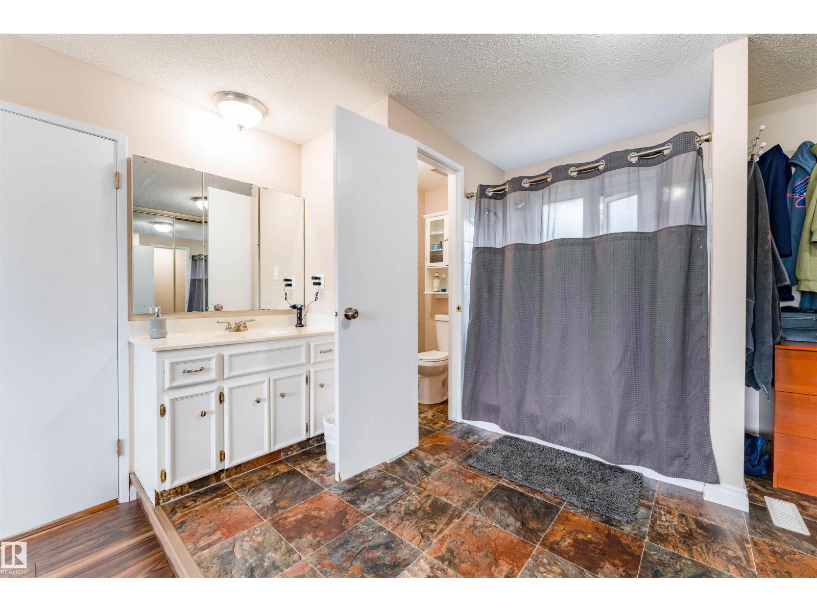 190 Gariepy Cr Nw Property Photo 31