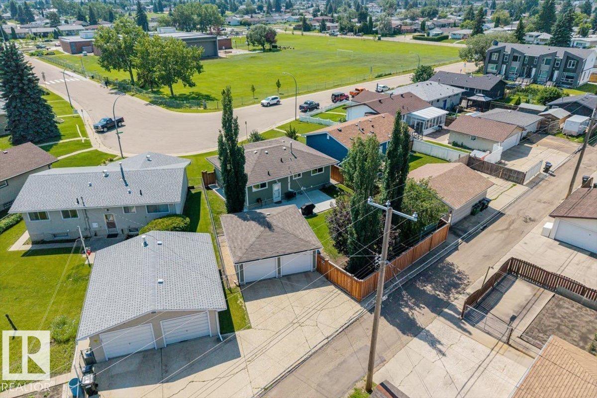 7408 133 Av Nw Property Photo 2