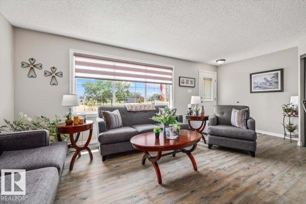 7408 133 Av Nw Property Photo 4