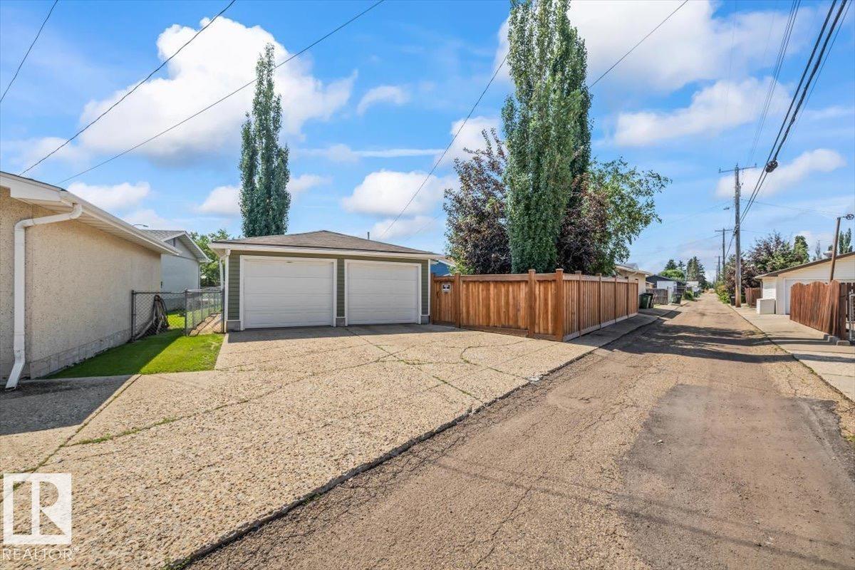7408 133 Av Nw Property Photo 34