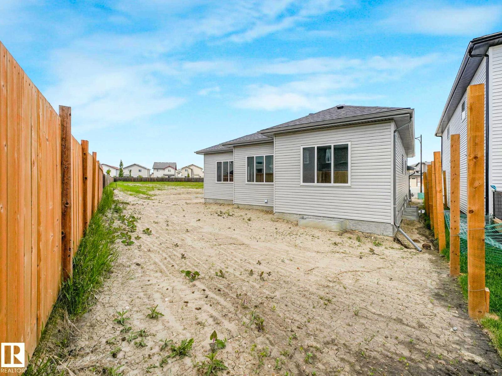 22 Dalquist Bay Property Photo 29