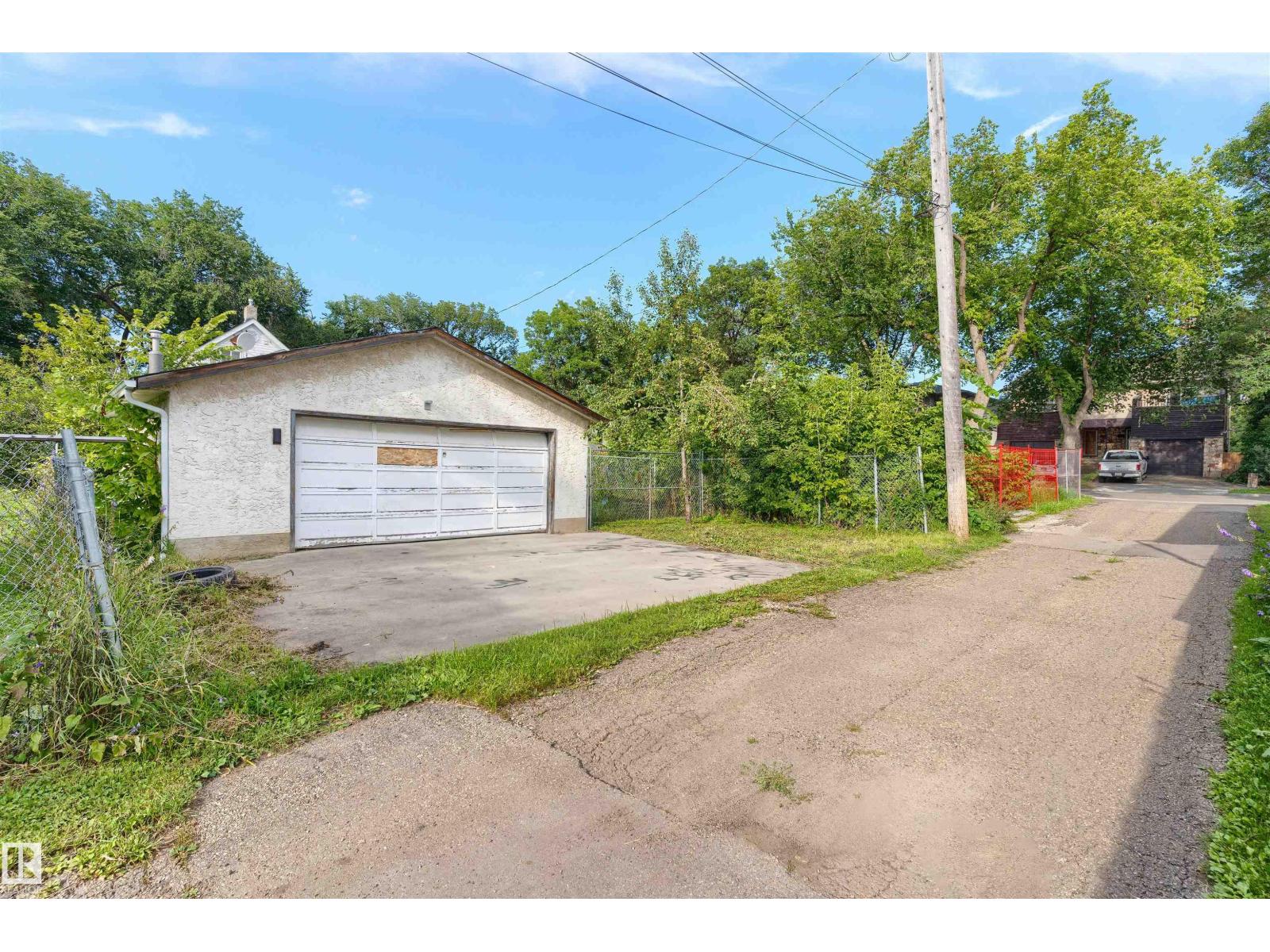 12337 128 Av Nw Property Photo 14