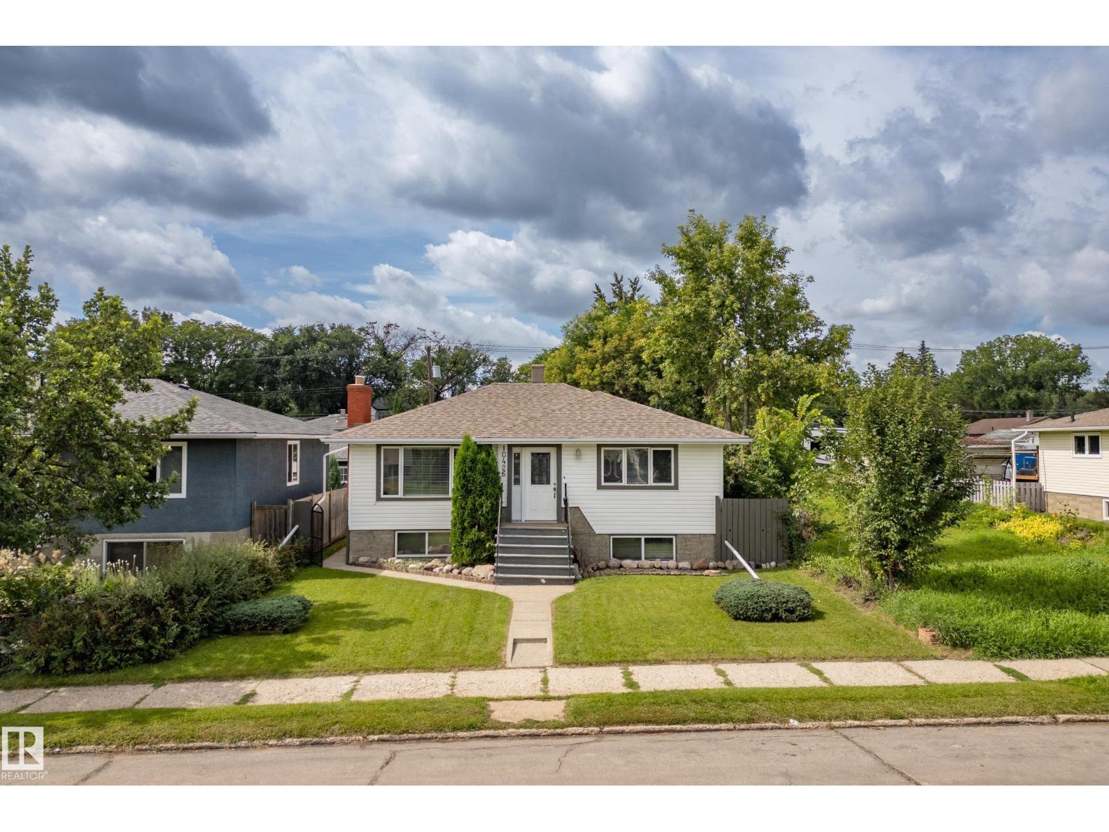 10426 79 St Nw Property Photo 2