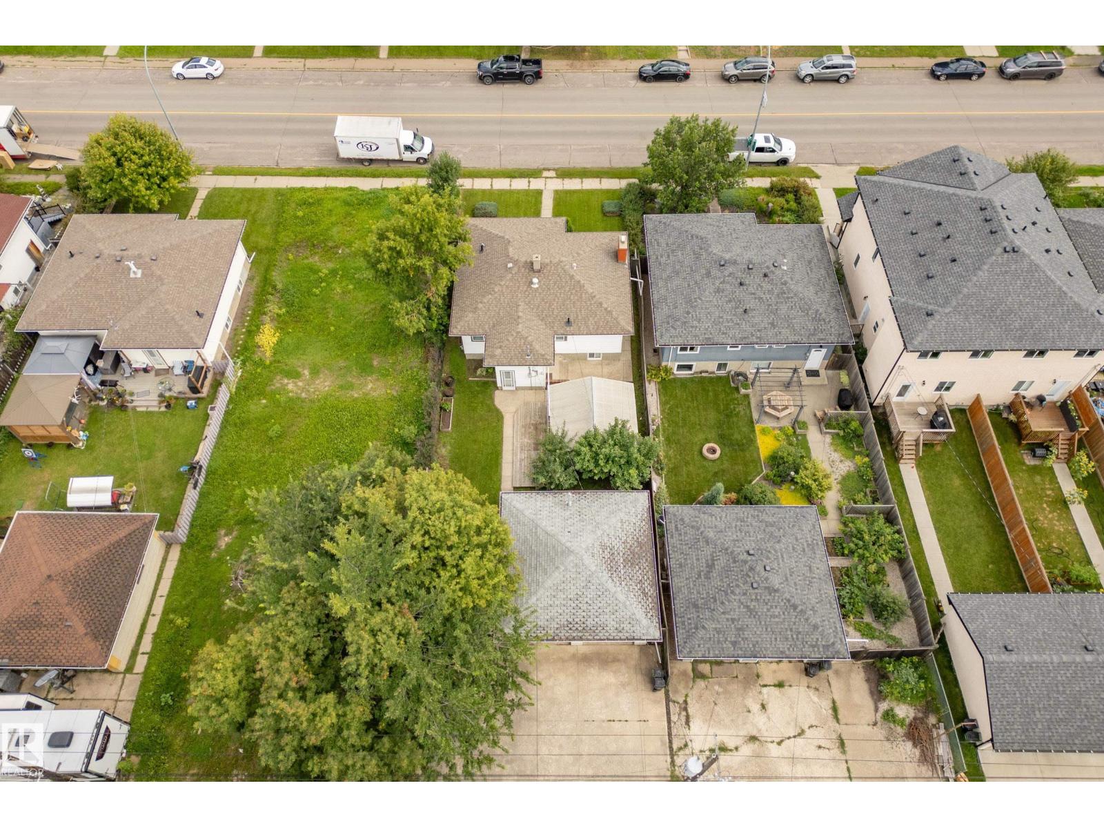 10426 79 St Nw Property Photo 4