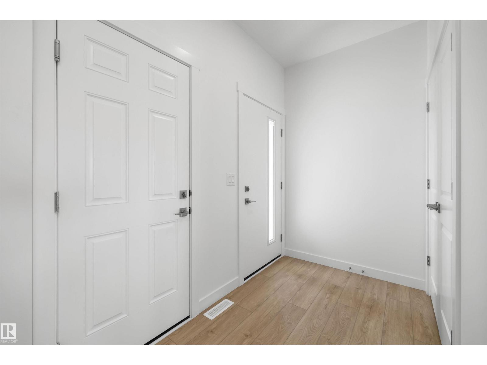 8616 183 Av Nw Property Photo 4