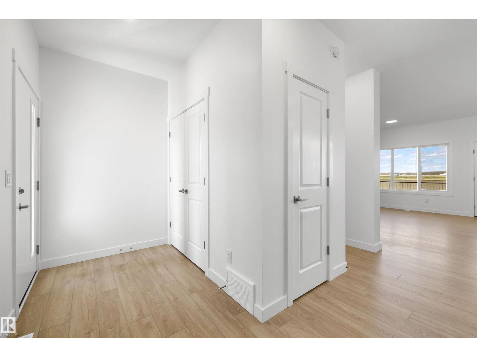 8616 183 Av Nw Property Photo 5