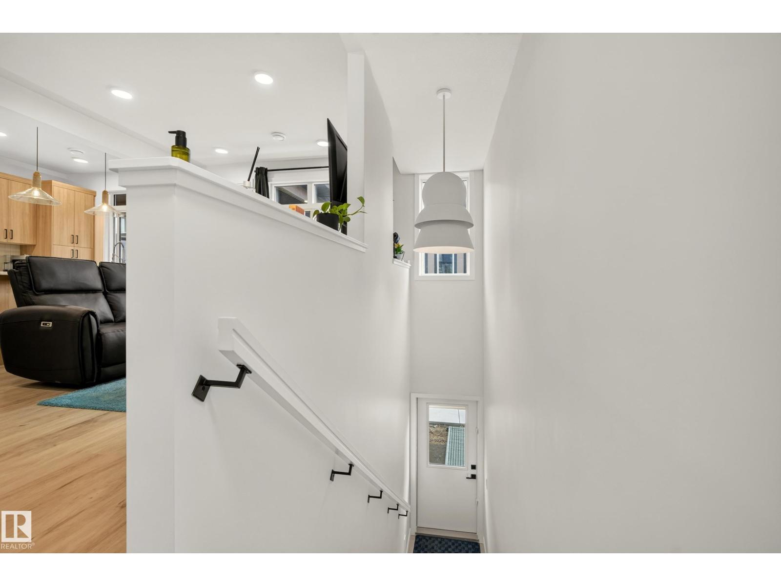 #53 16231 19 Av Sw Property Photo 3