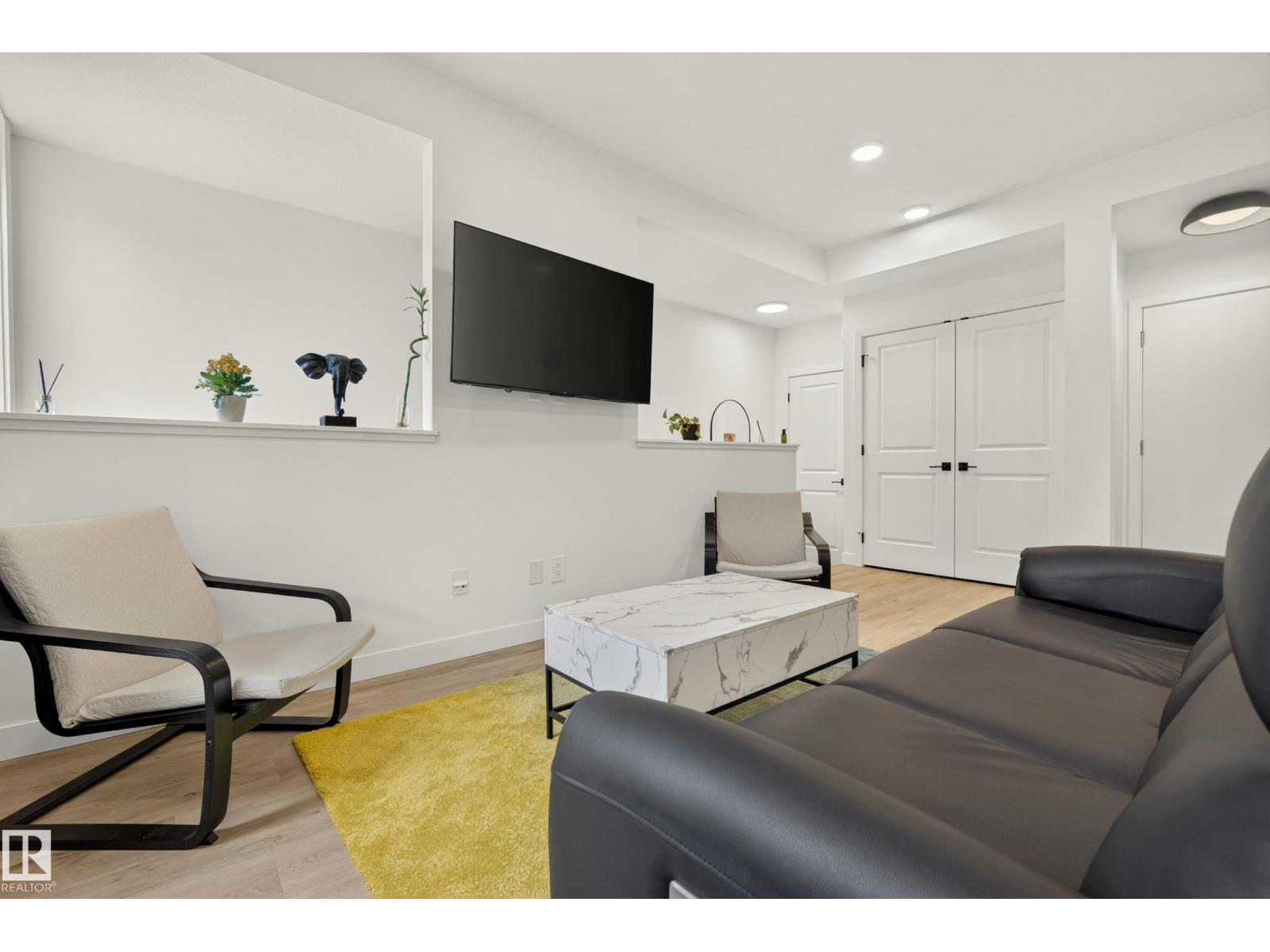 #53 16231 19 Av Sw Property Photo 5