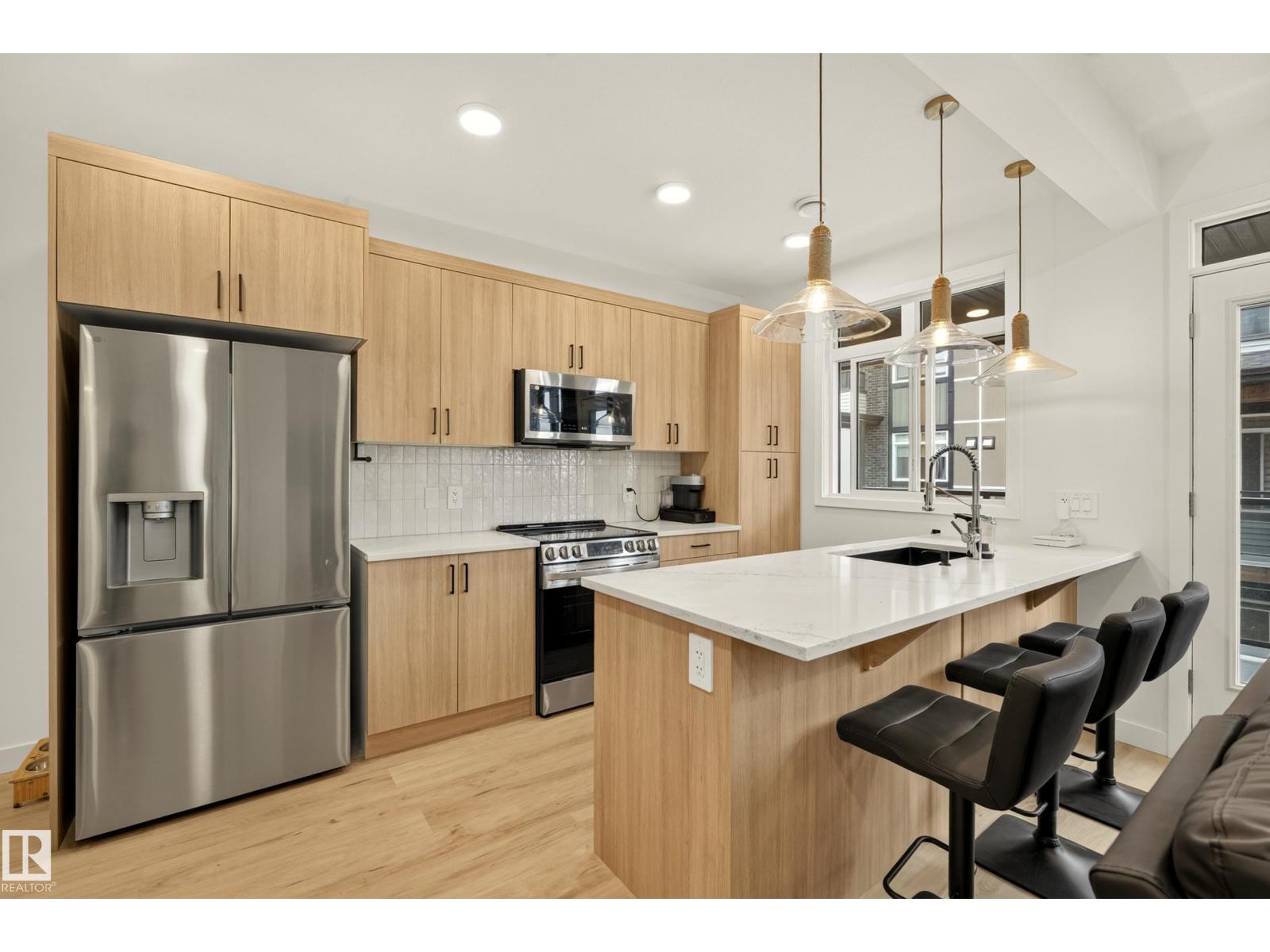 #53 16231 19 Av Sw Property Photo 7