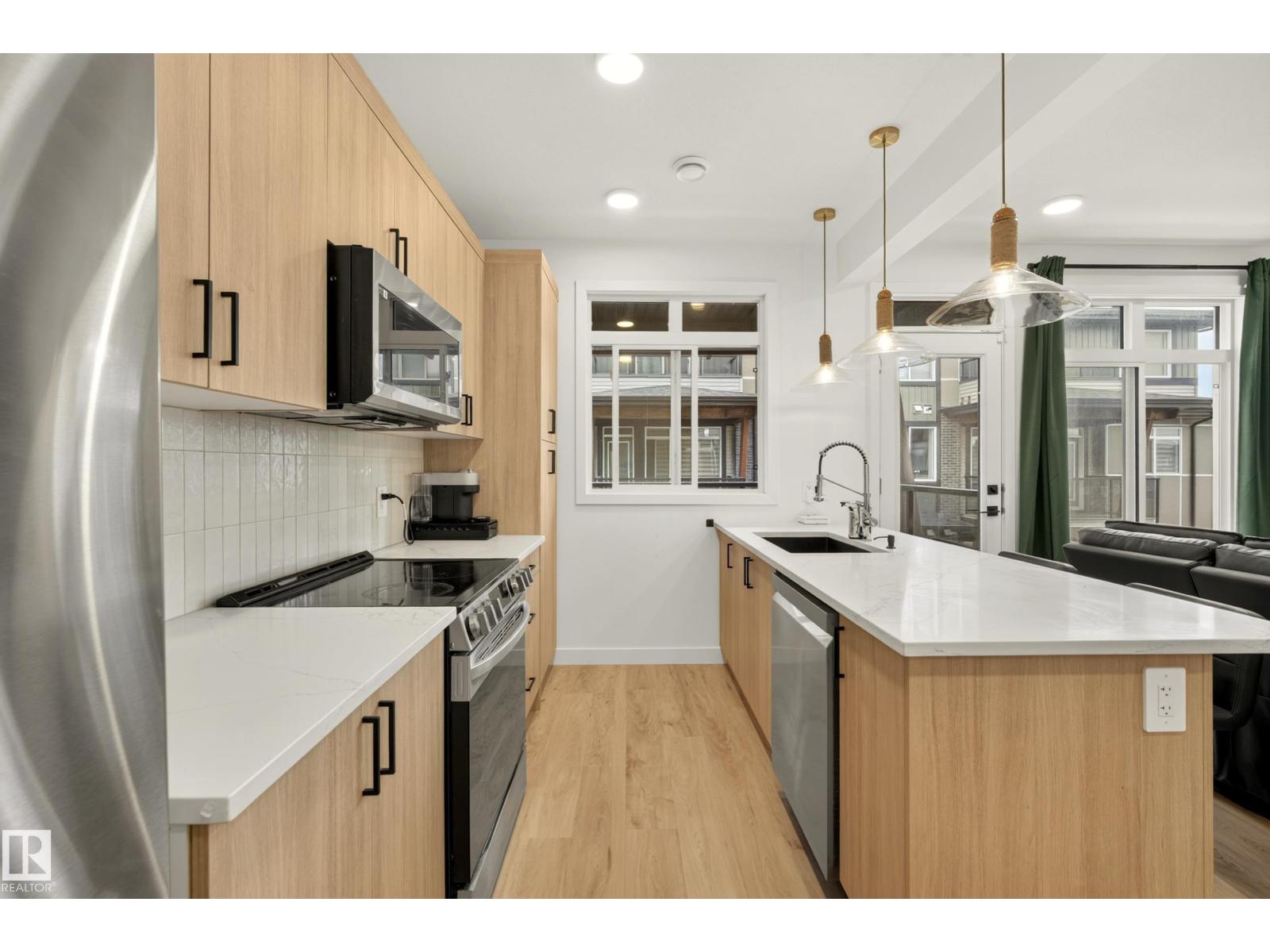 #53 16231 19 Av Sw Property Photo 8