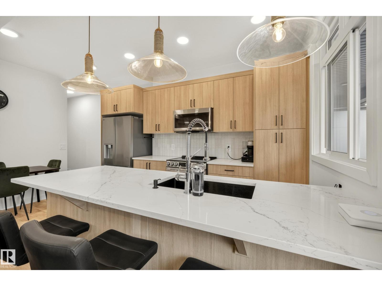 #53 16231 19 Av Sw Property Photo 12