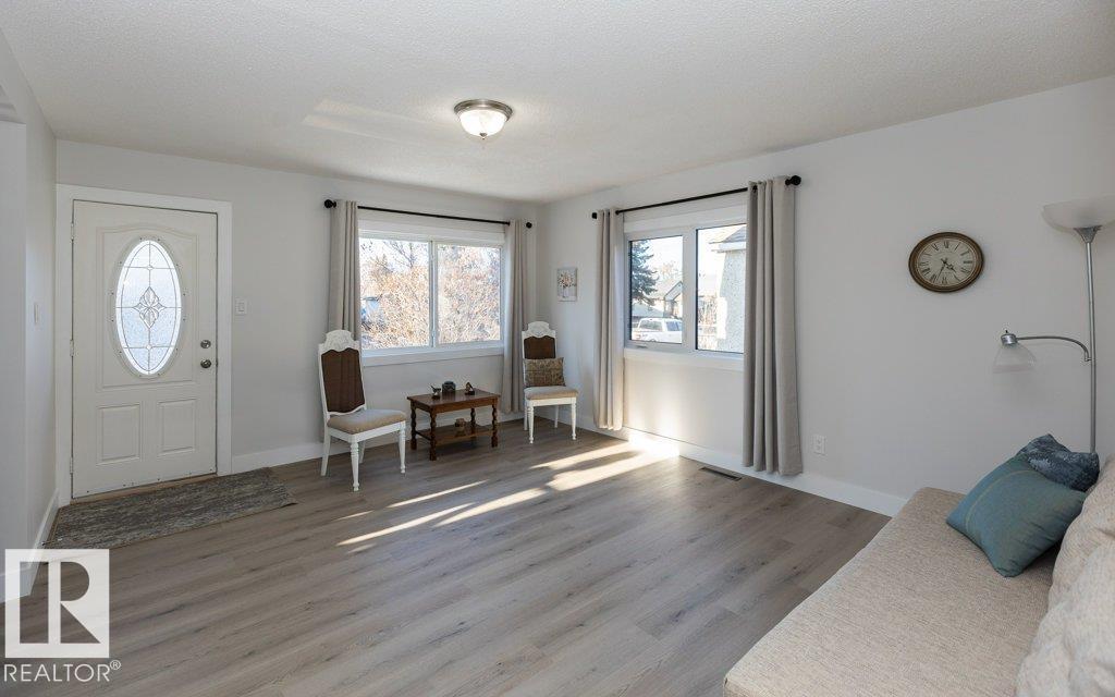 10123 104 St Property Photo 6