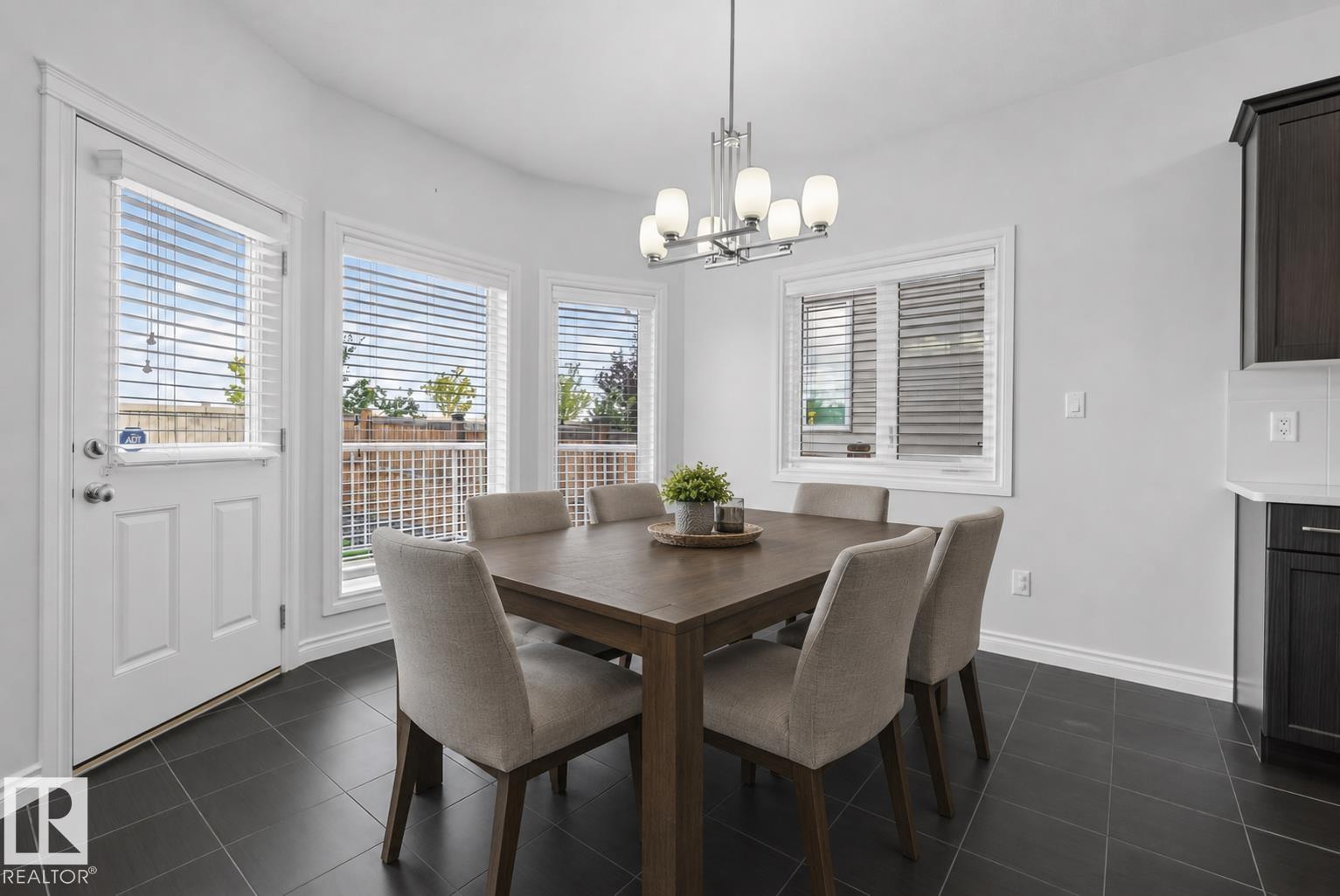 15852 10 Av Sw Property Photo 15
