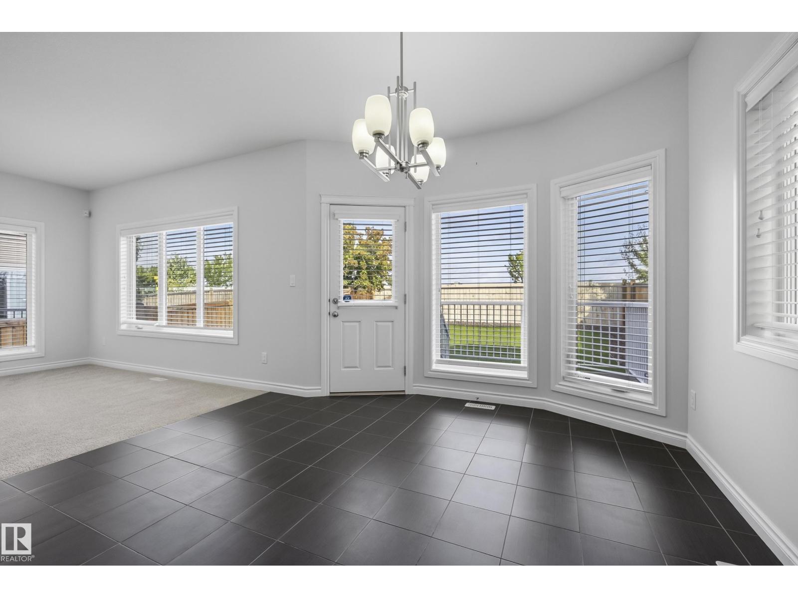 15852 10 Av Sw Property Photo 17