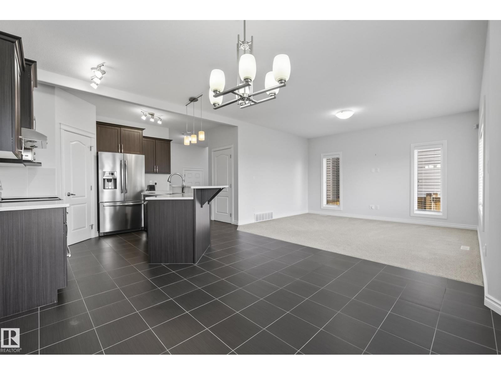 15852 10 Av Sw Property Photo 18
