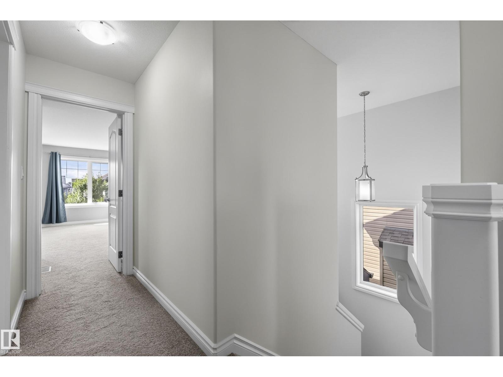 15852 10 Av Sw Property Photo 25