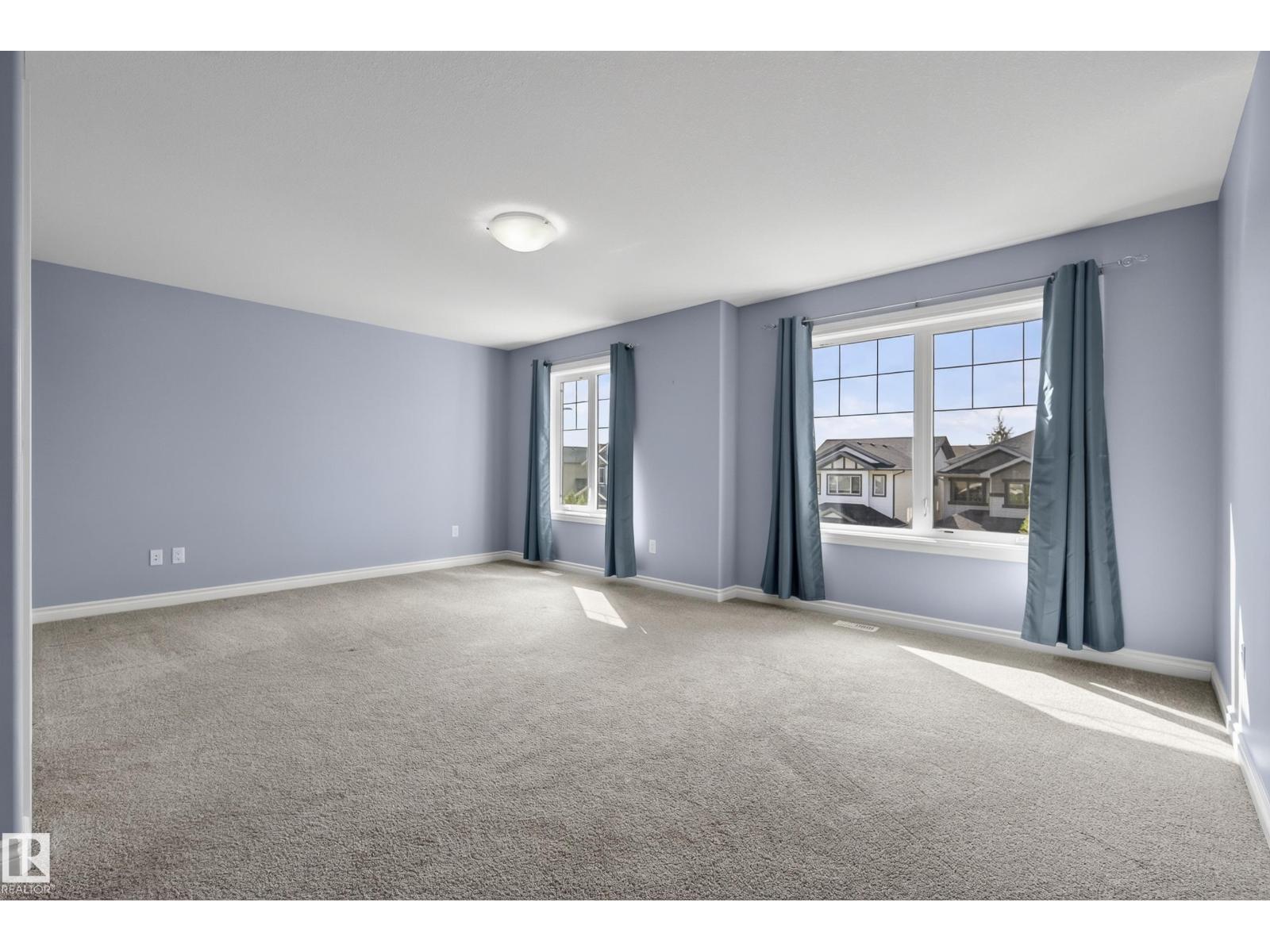 15852 10 Av Sw Property Photo 28