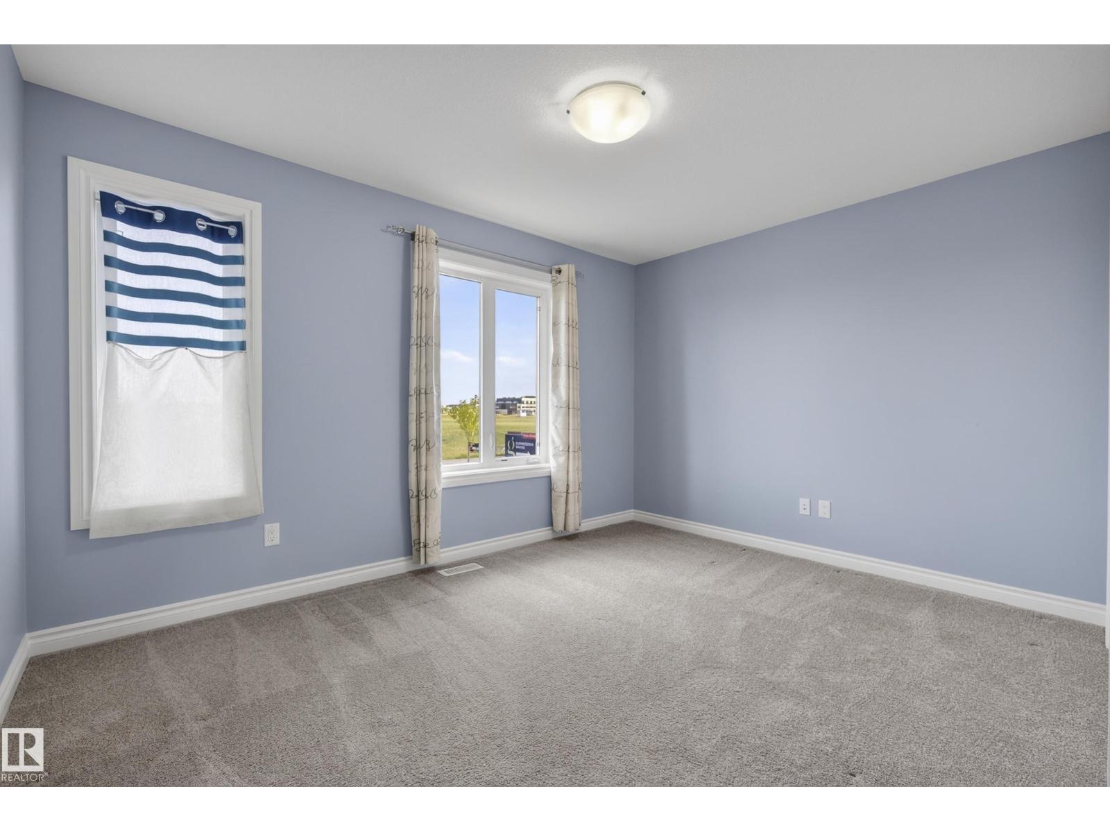 15852 10 Av Sw Property Photo 35
