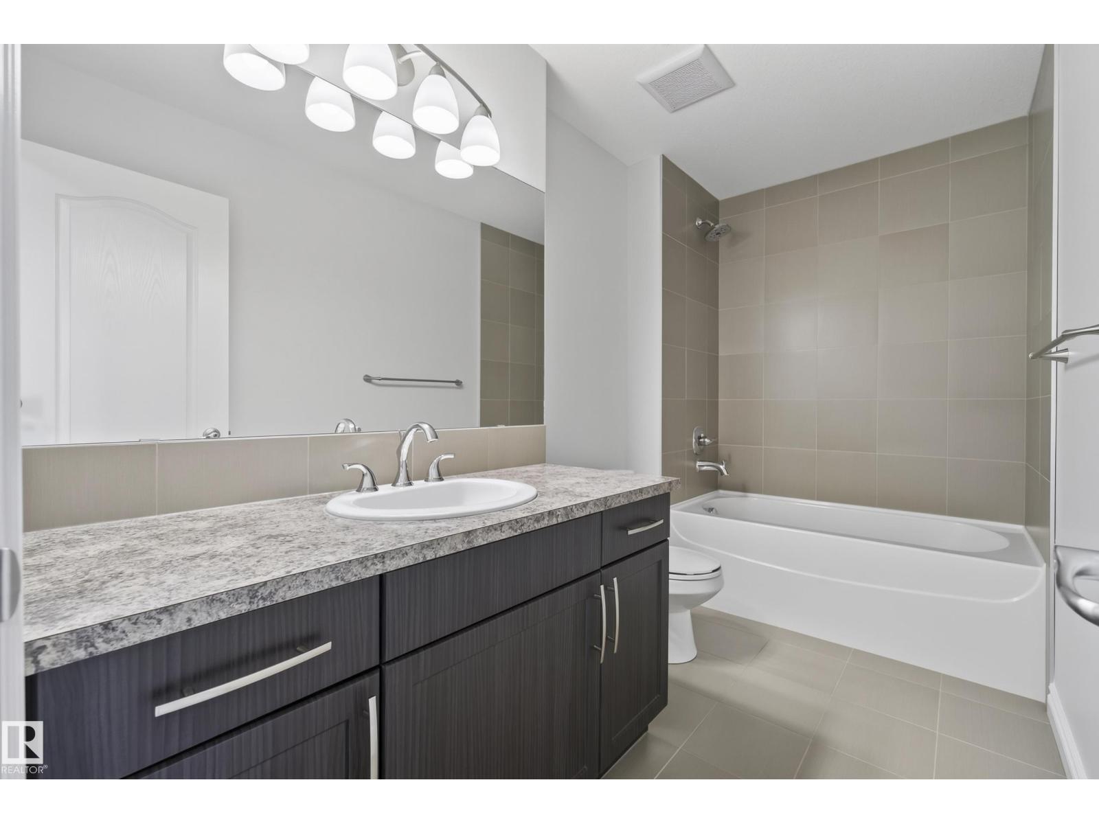 15852 10 Av Sw Property Photo 40