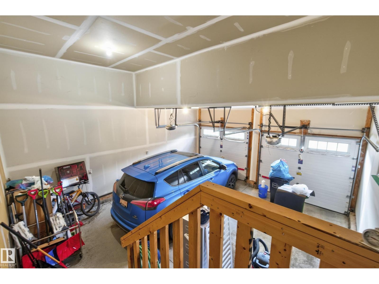 15852 10 Av Sw Property Photo 46