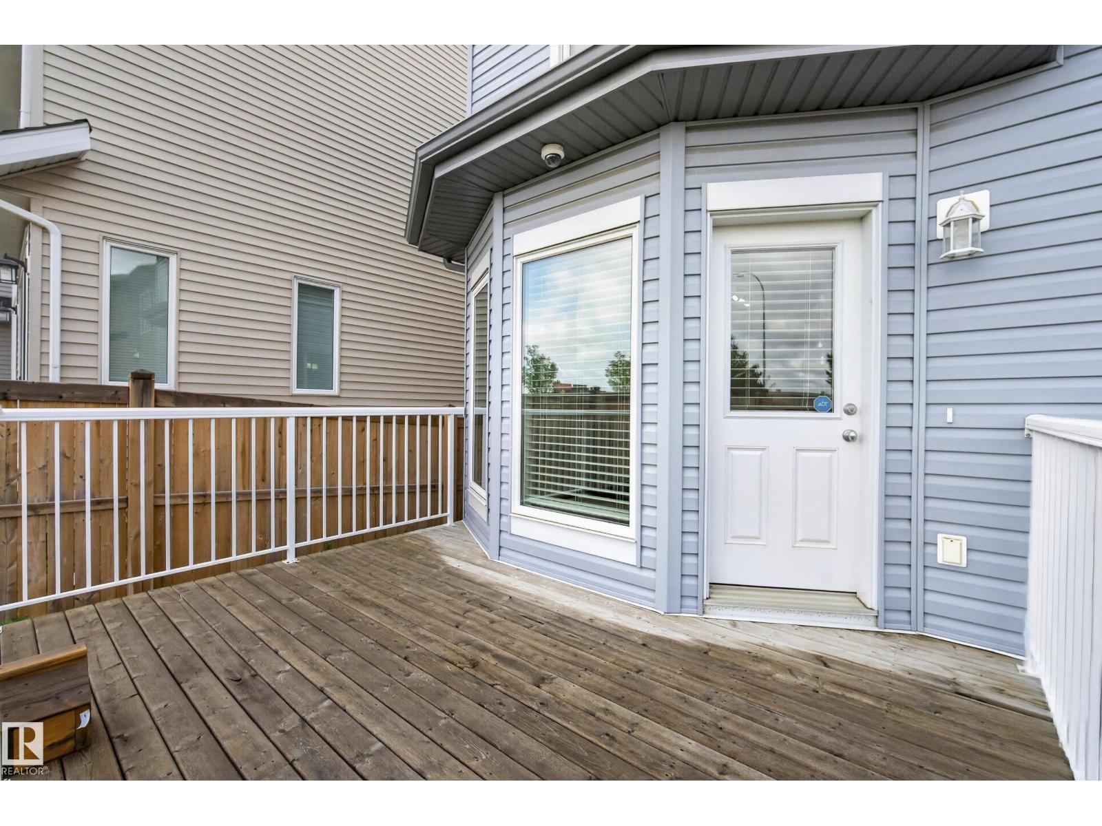 15852 10 Av Sw Property Photo 47