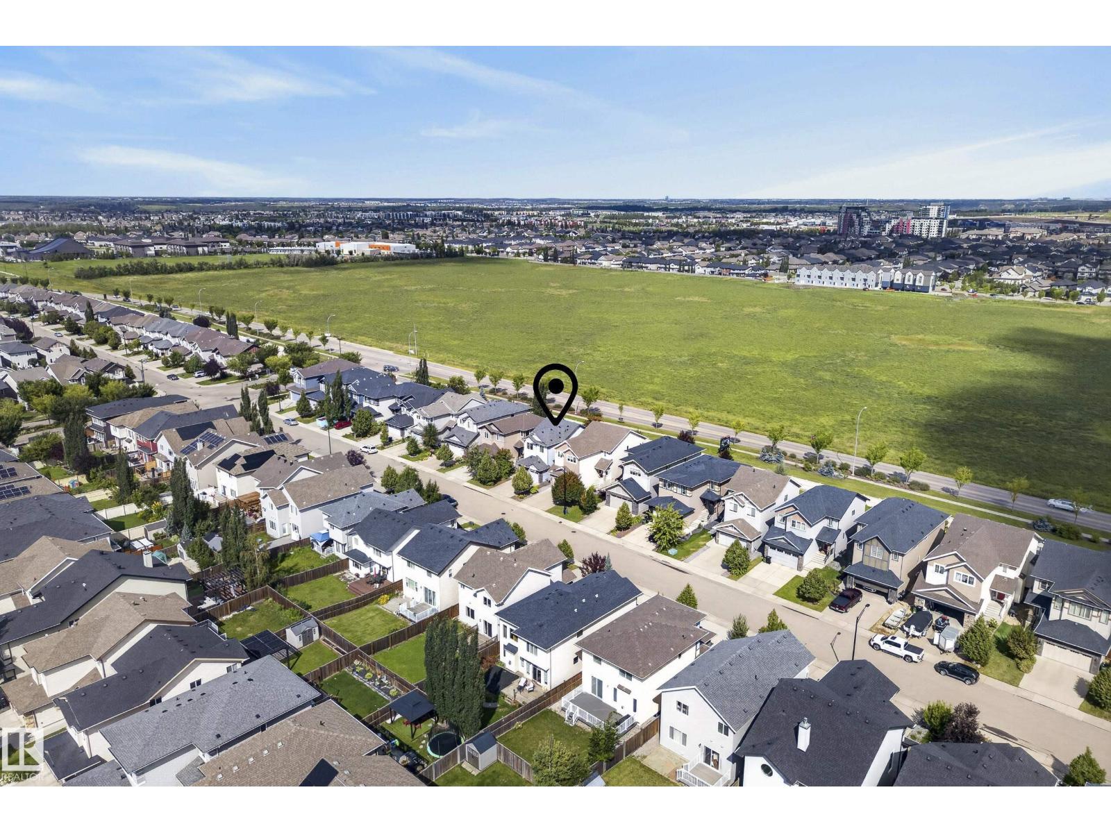 15852 10 Av Sw Property Photo 56