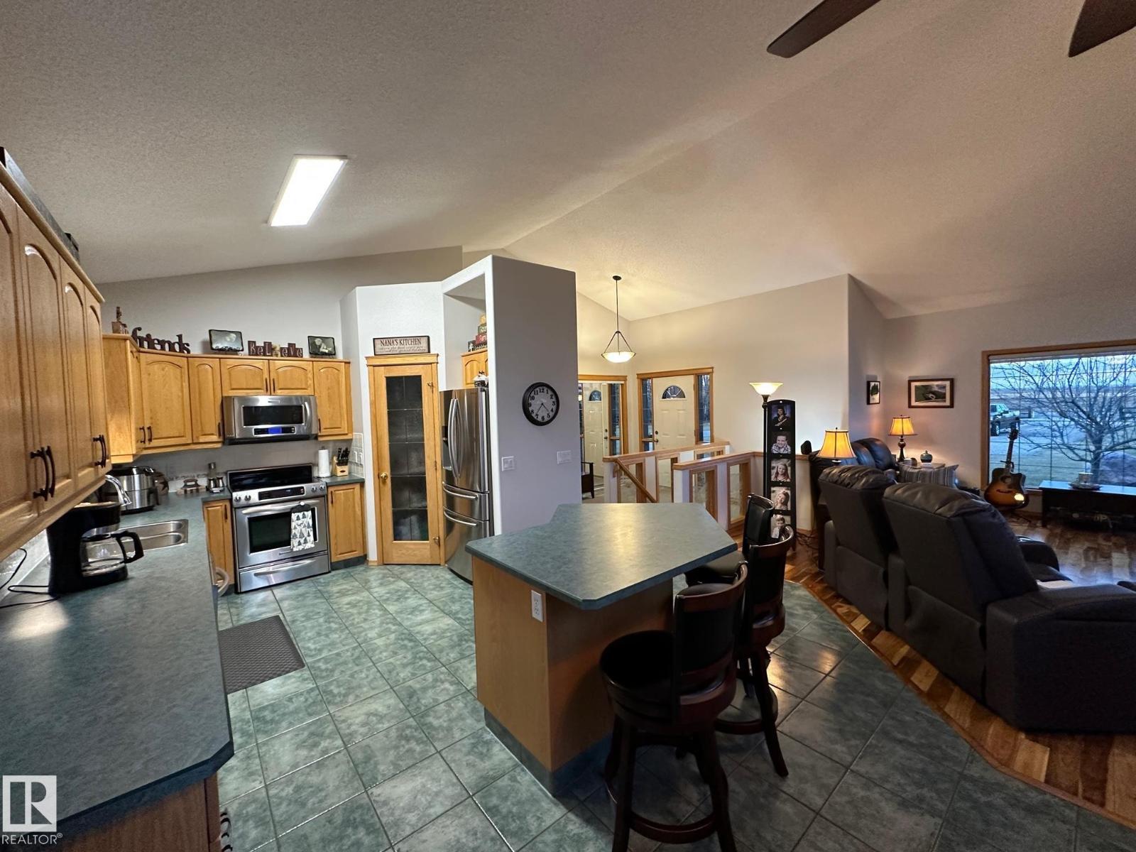 27519 79 Av Property Photo 34