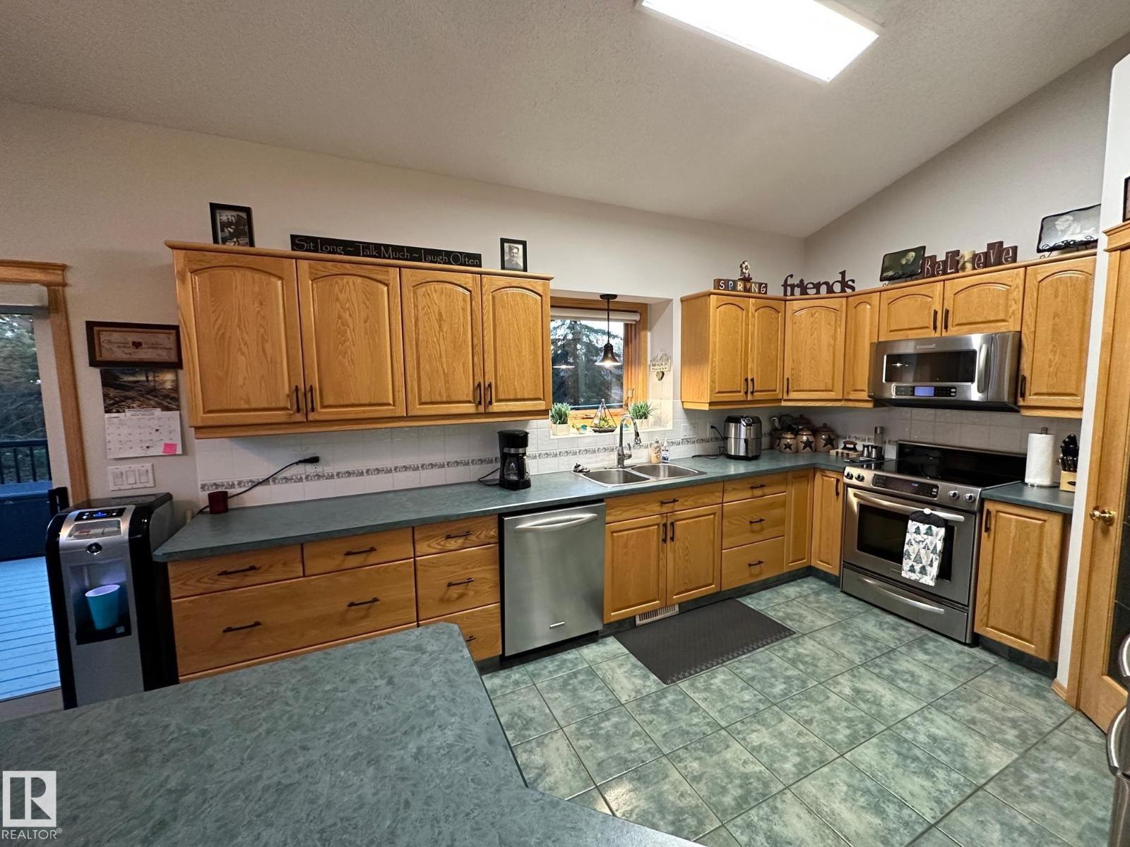27519 79 Av Property Photo 35