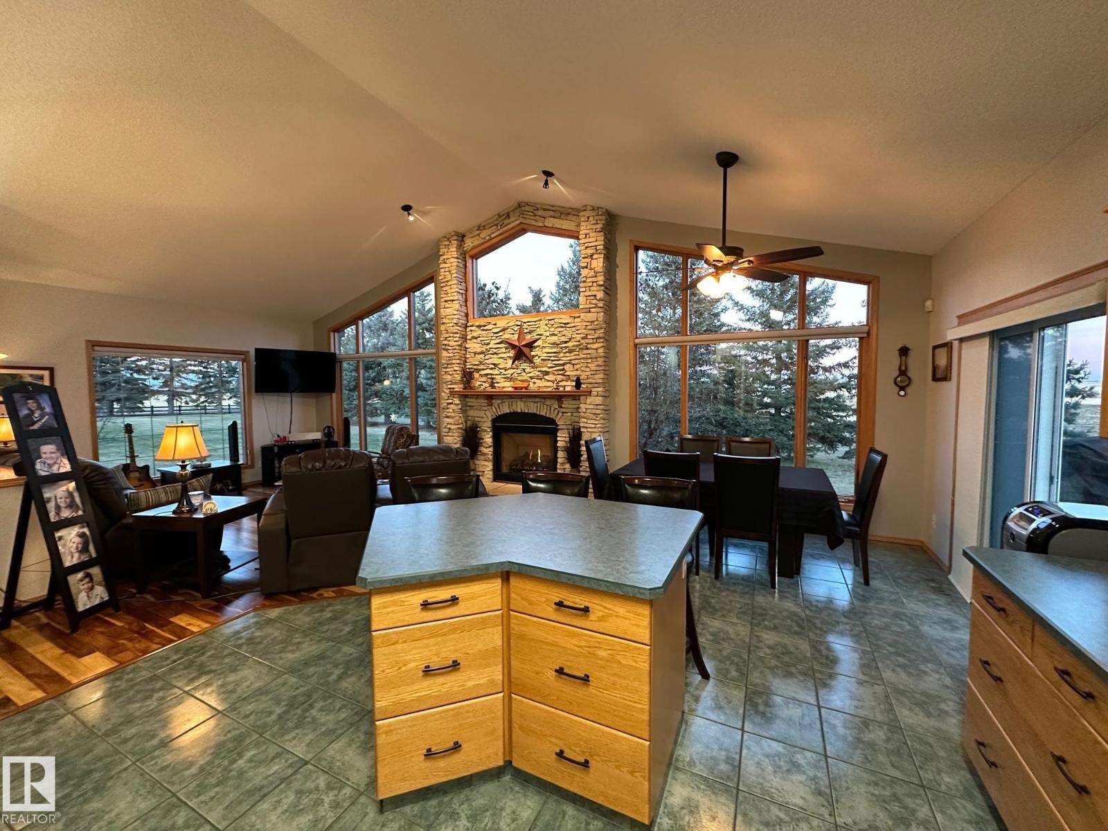 27519 79 Av Property Photo 36