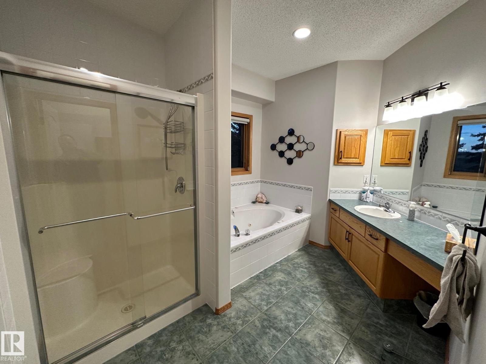 27519 79 Av Property Photo 43