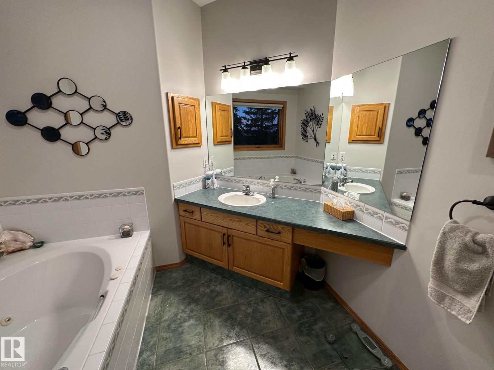 27519 79 Av Property Photo 45