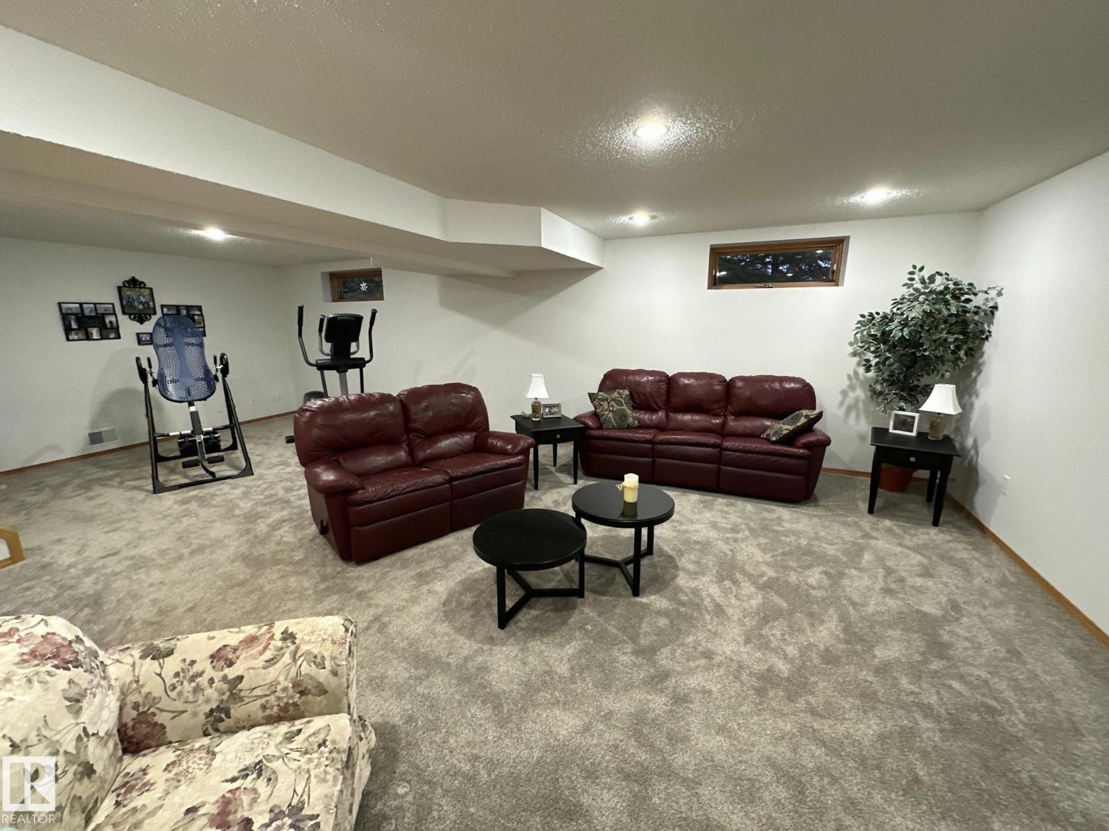 27519 79 Av Property Photo 54