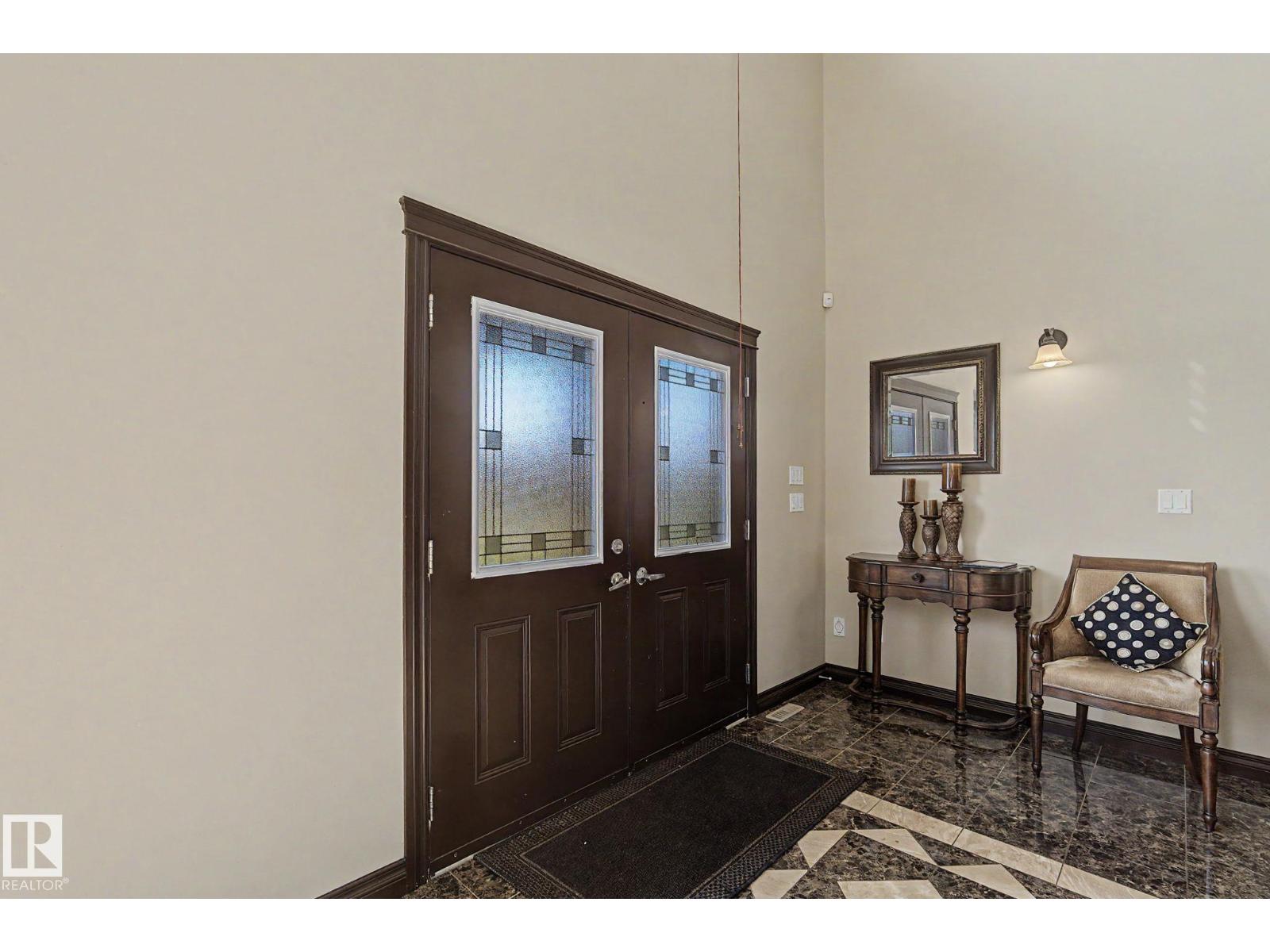 7245 2 St Sw Property Photo 3