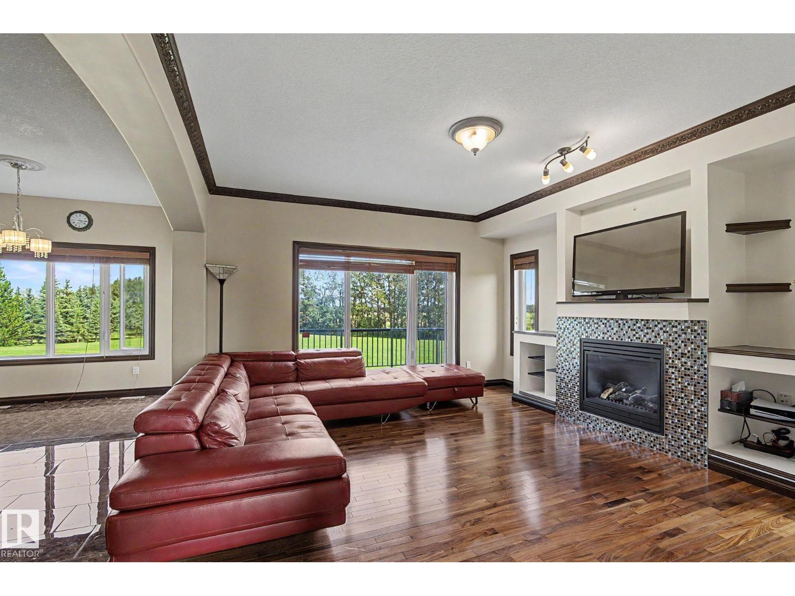 7245 2 St Sw Property Photo 12