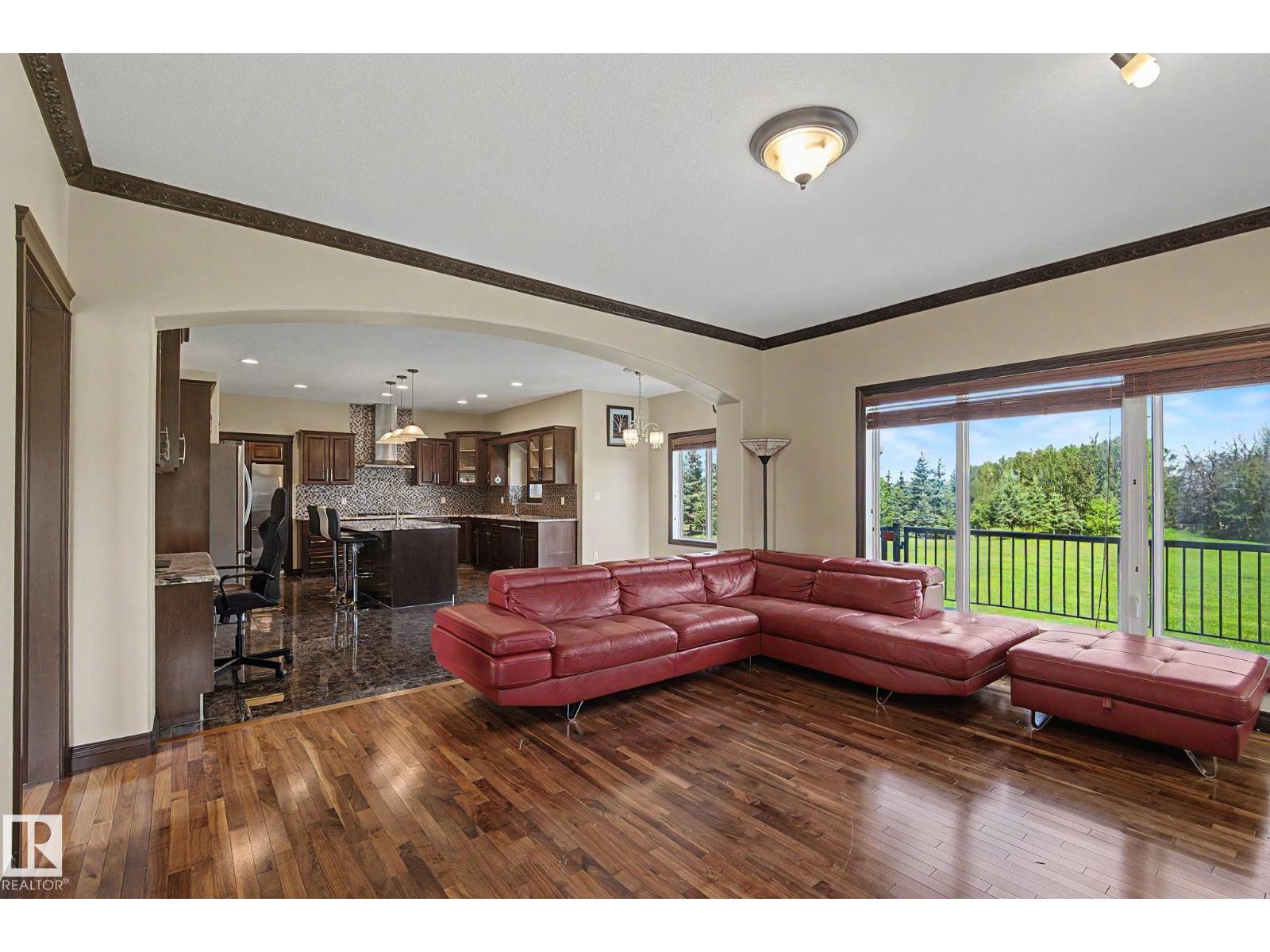 7245 2 St Sw Property Photo 13