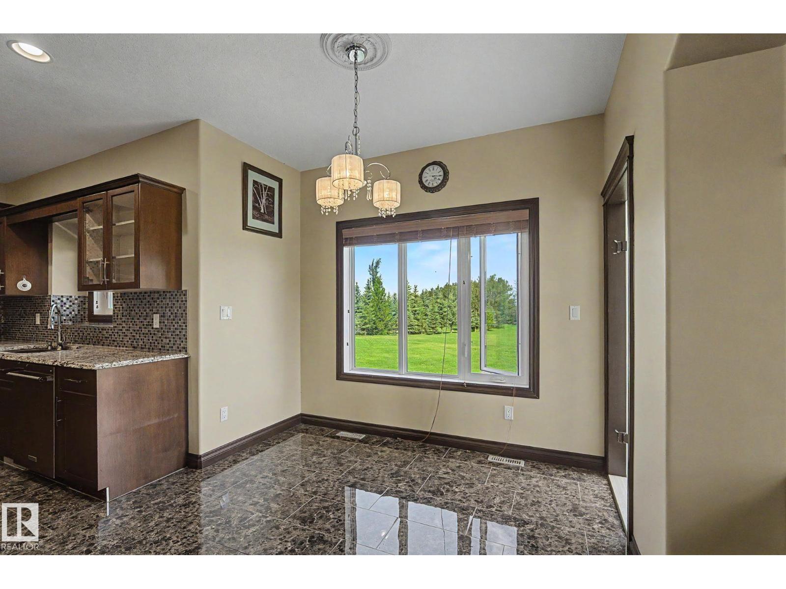 7245 2 St Sw Property Photo 16