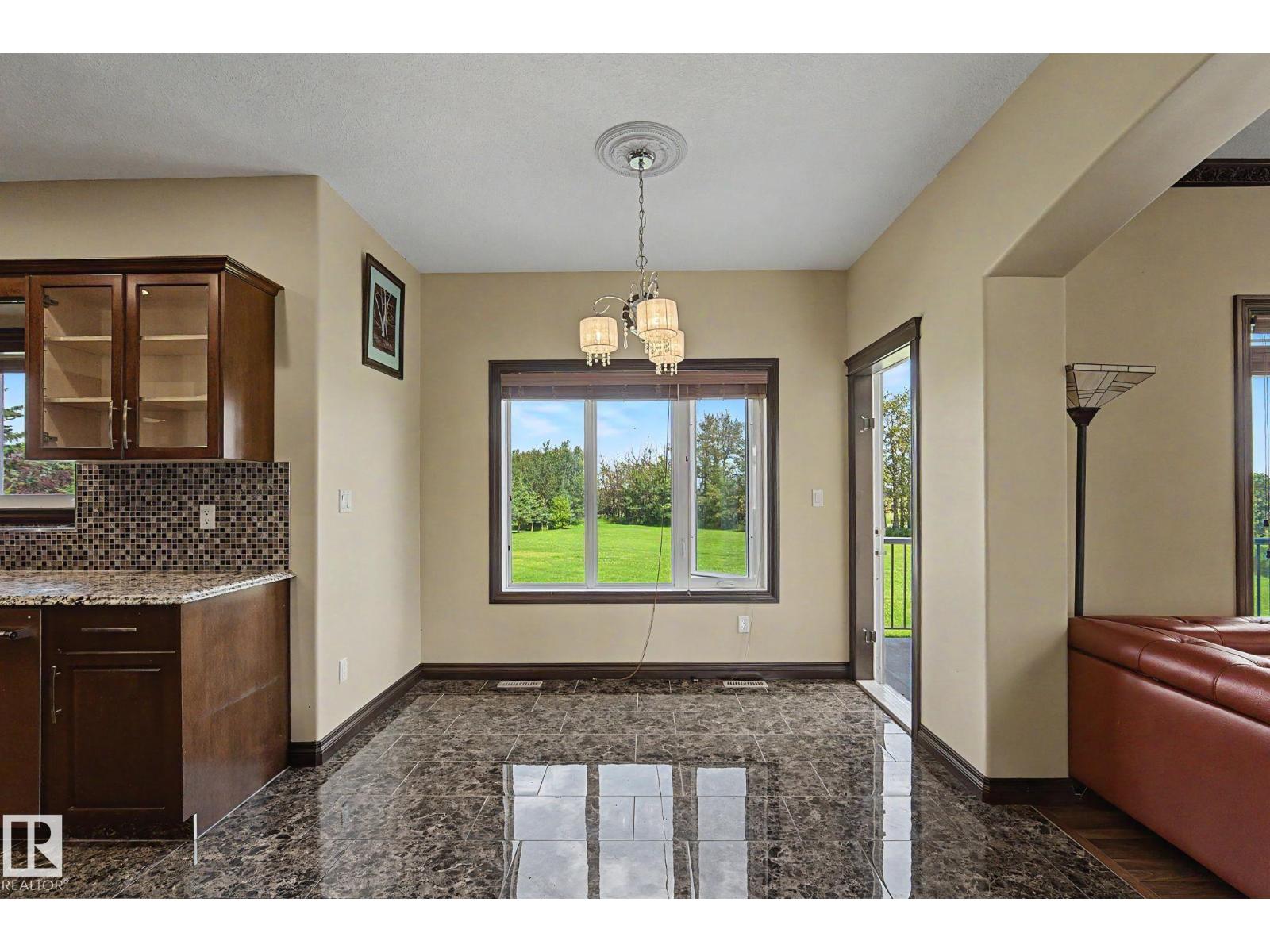 7245 2 St Sw Property Photo 17