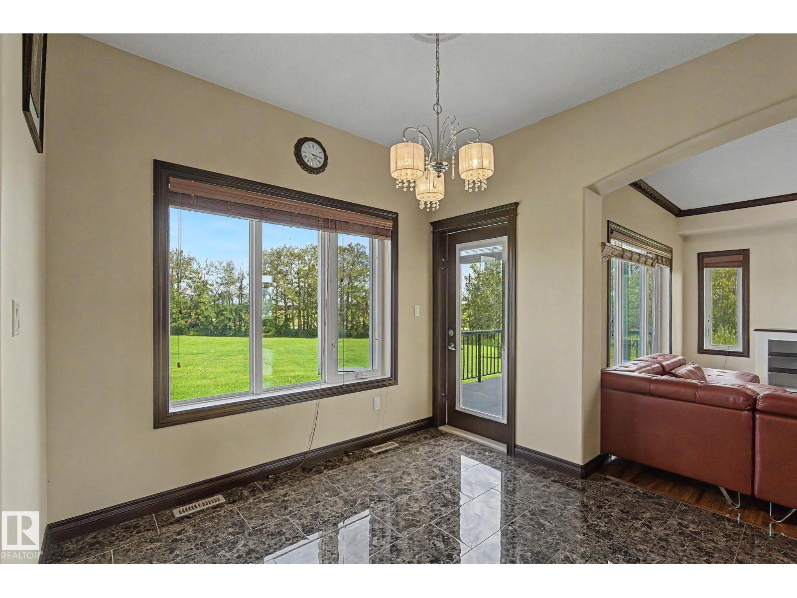 7245 2 St Sw Property Photo 18