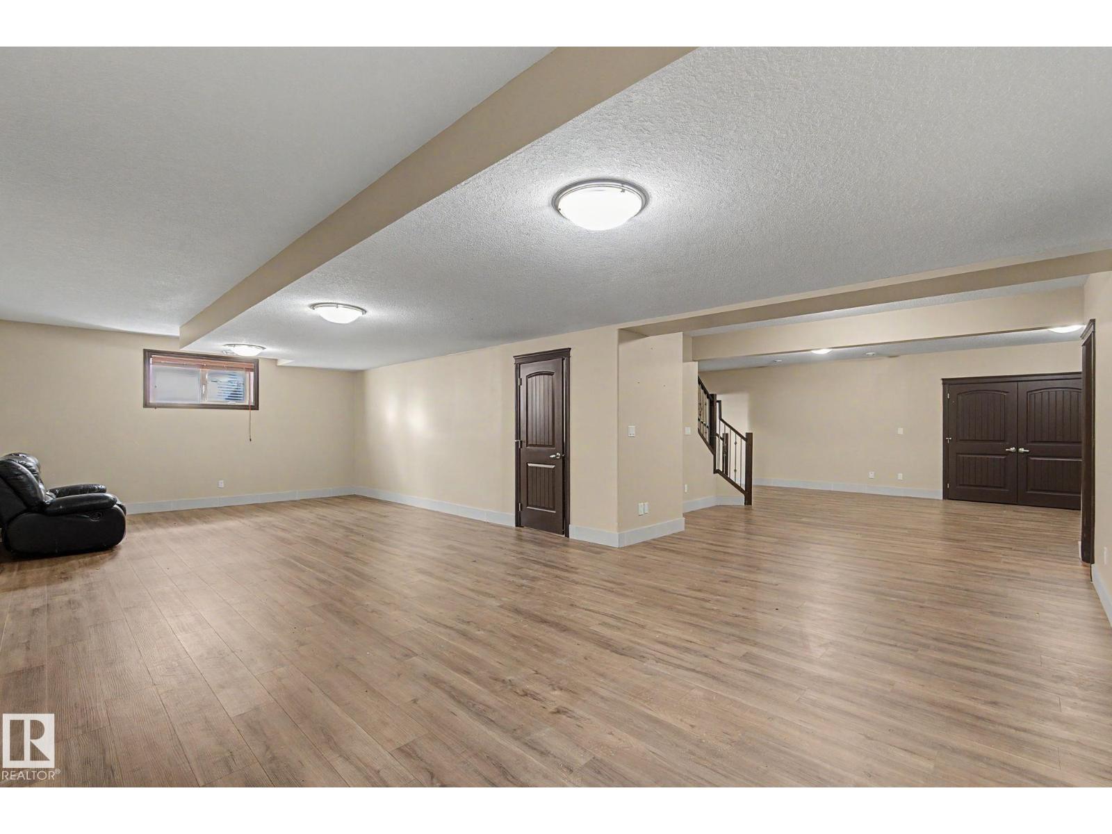 7245 2 St Sw Property Photo 57