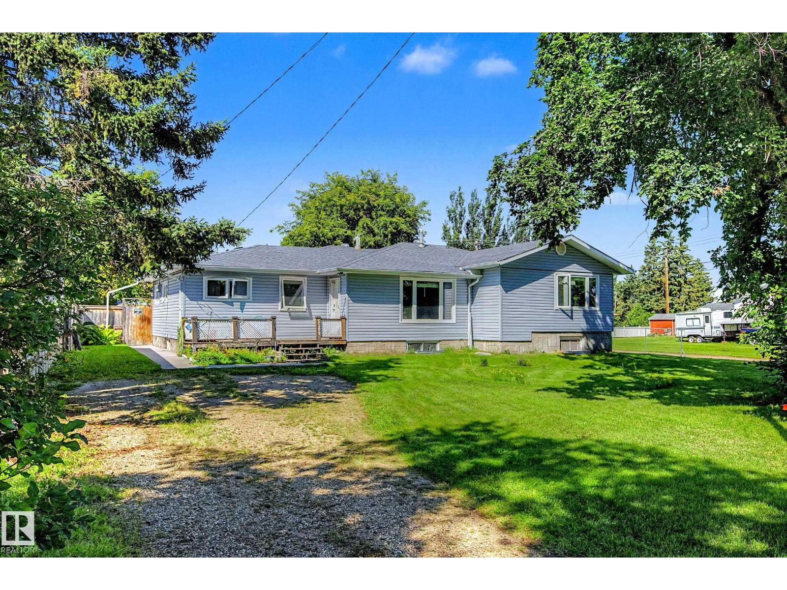 5208 51 St Property Photo 1