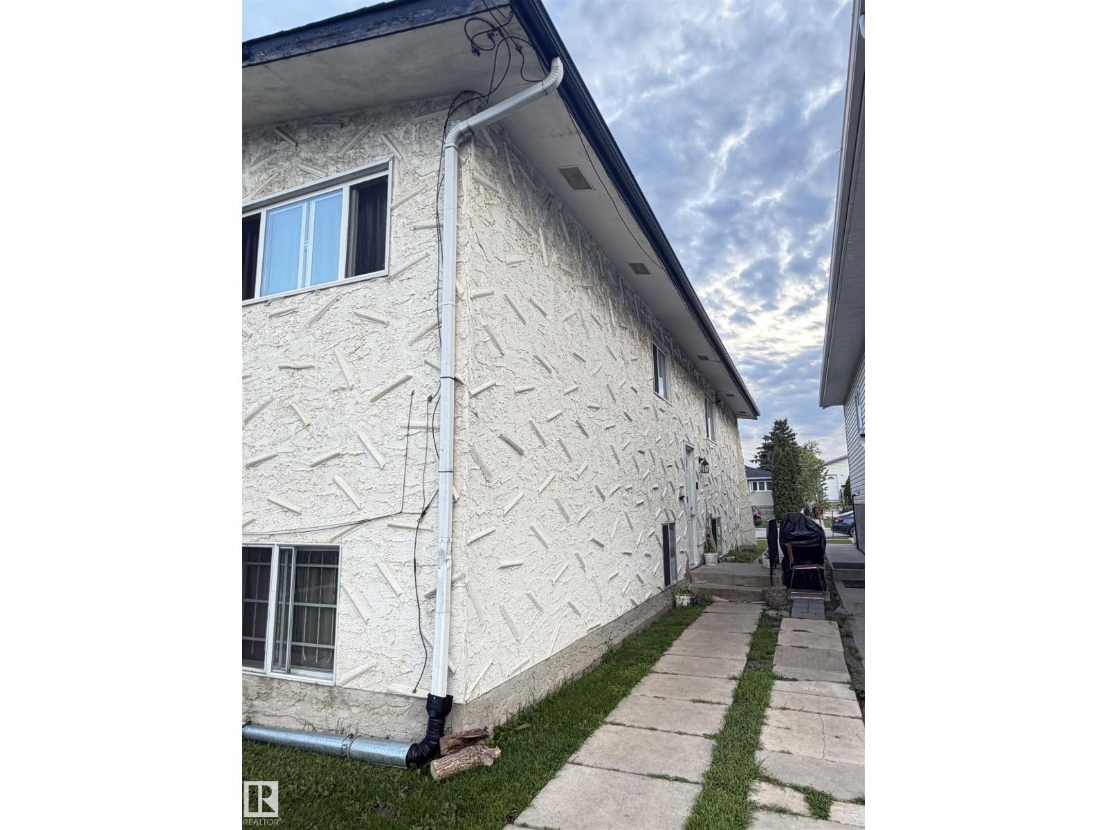 10013 153 St Nw Property Photo 10