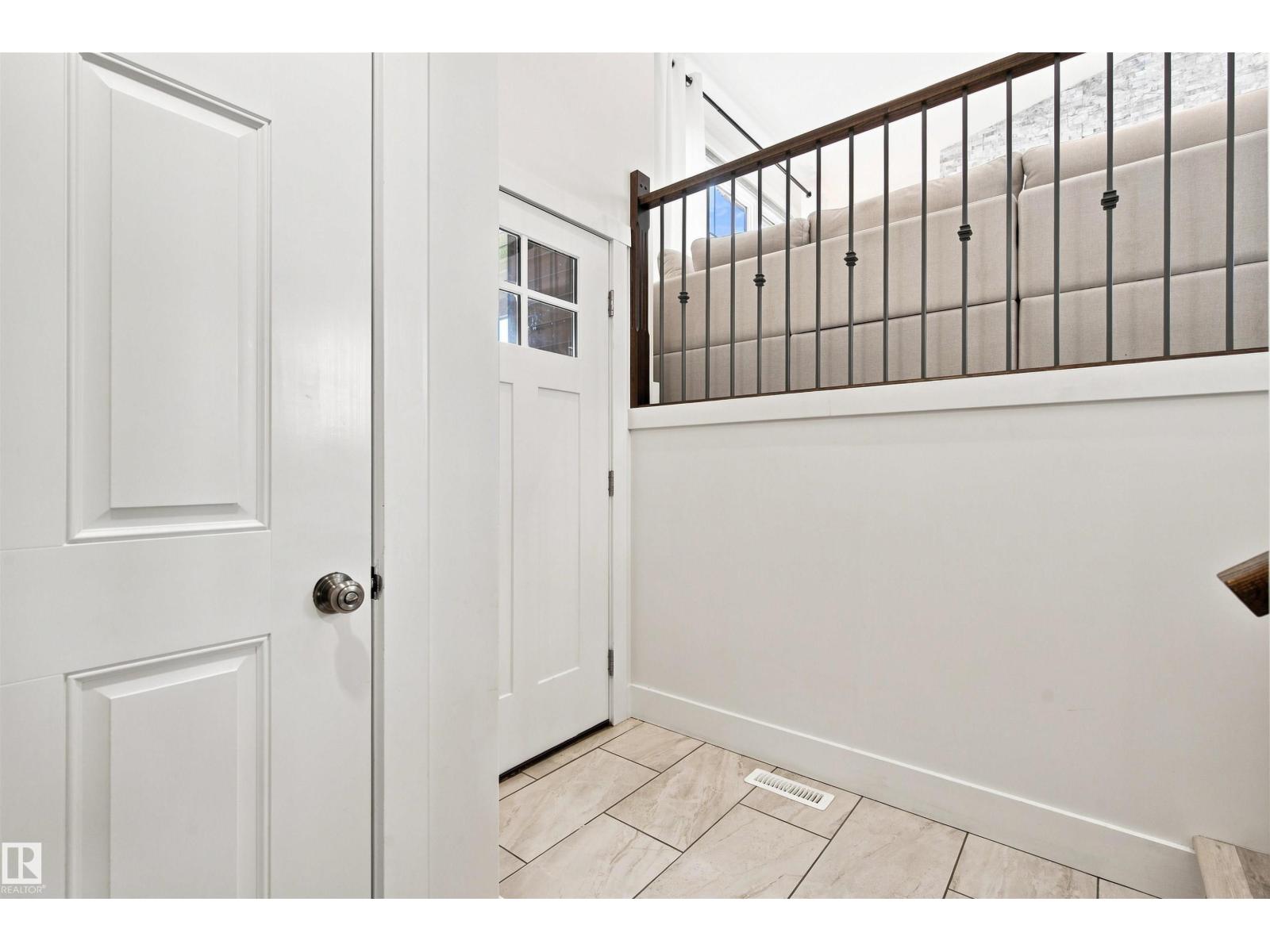 262 Terra Nova Cr Property Photo 2