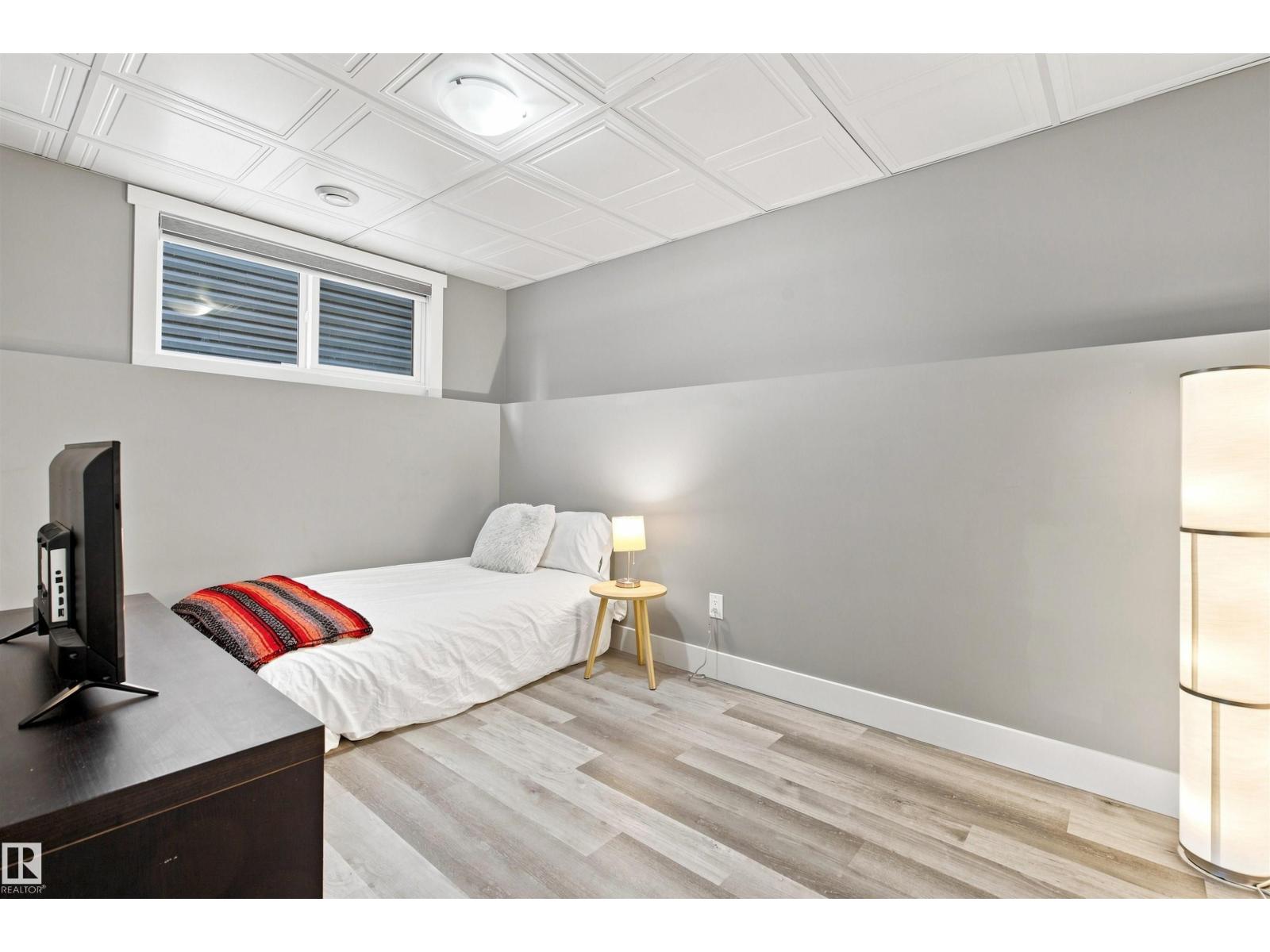 262 Terra Nova Cr Property Photo 31