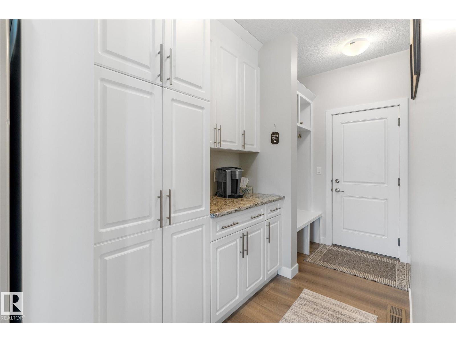 54 Astoria Pl Property Photo 18